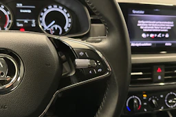valkoinen Skoda Kamiq 2021 kuva 19.