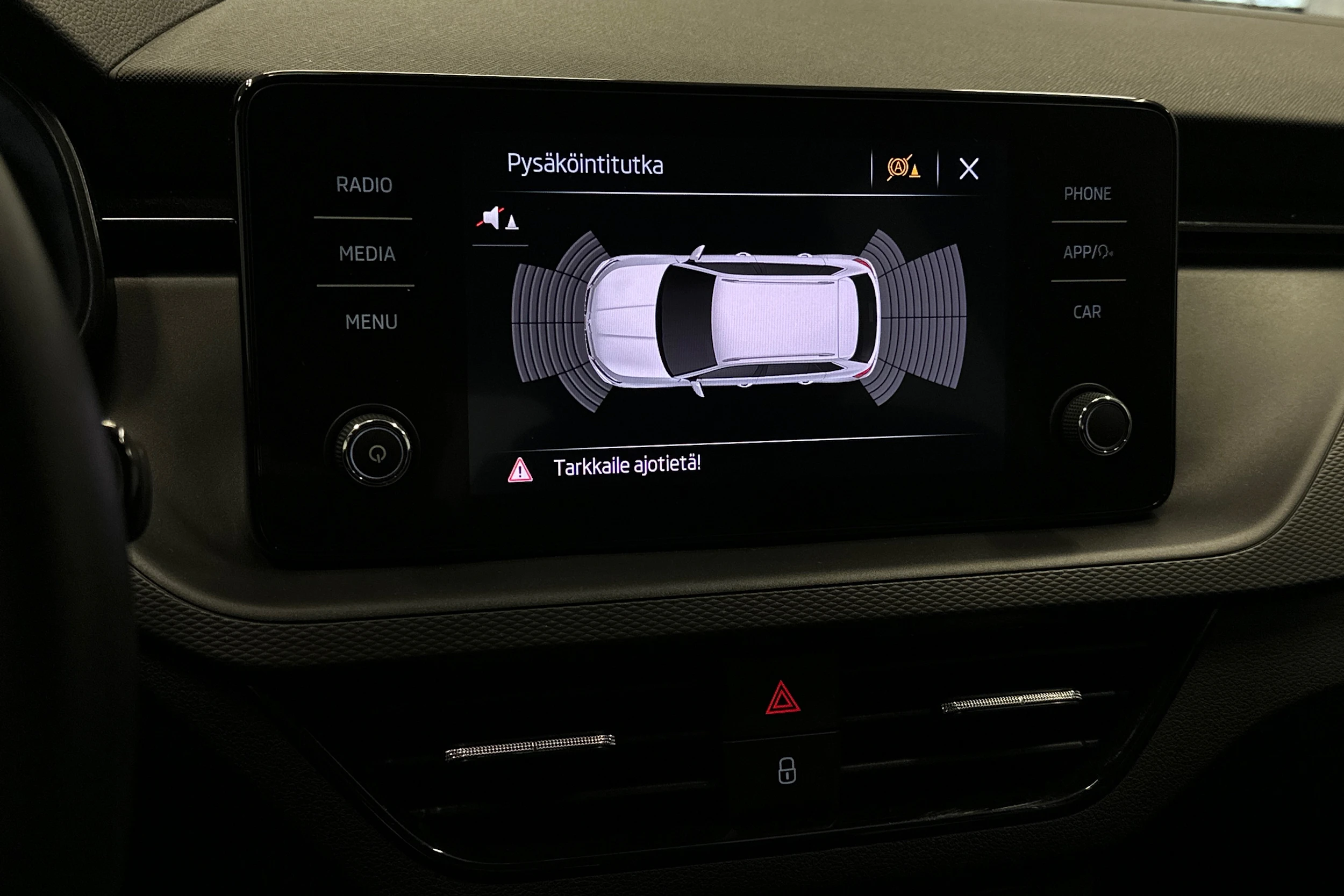 valkoinen Skoda Kamiq 2021 kuva 25.