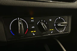 valkoinen Skoda Kamiq 2021 kuva 26.