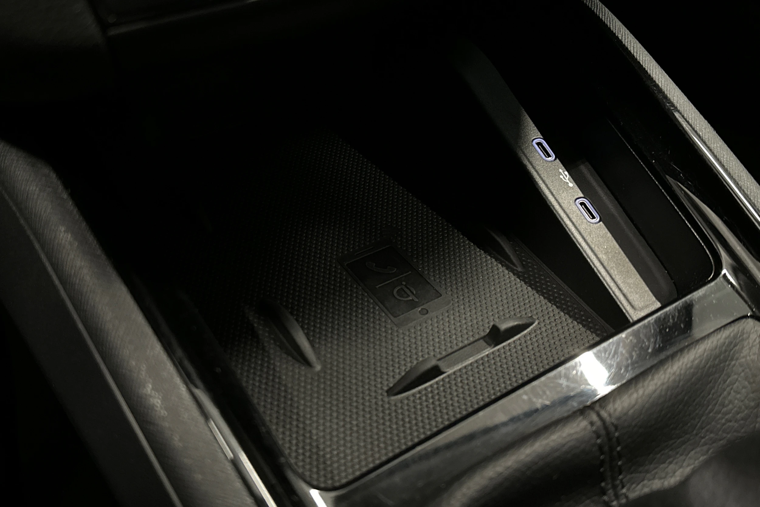 valkoinen Skoda Kamiq 2021 kuva 27.