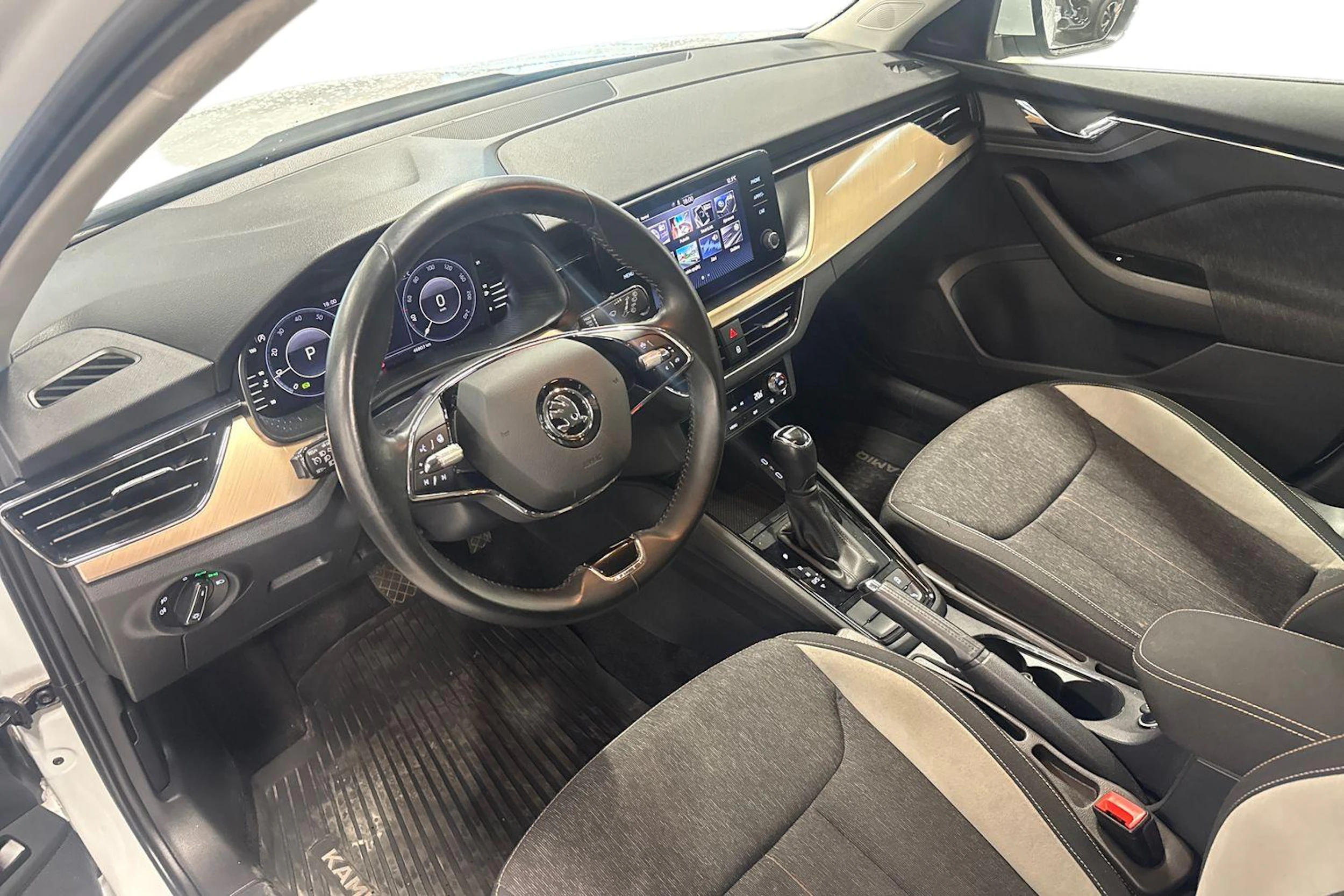 valkoinen Skoda Kamiq 2021 kuva 3.