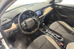 valkoinen Skoda Kamiq 2021 kuva 3.