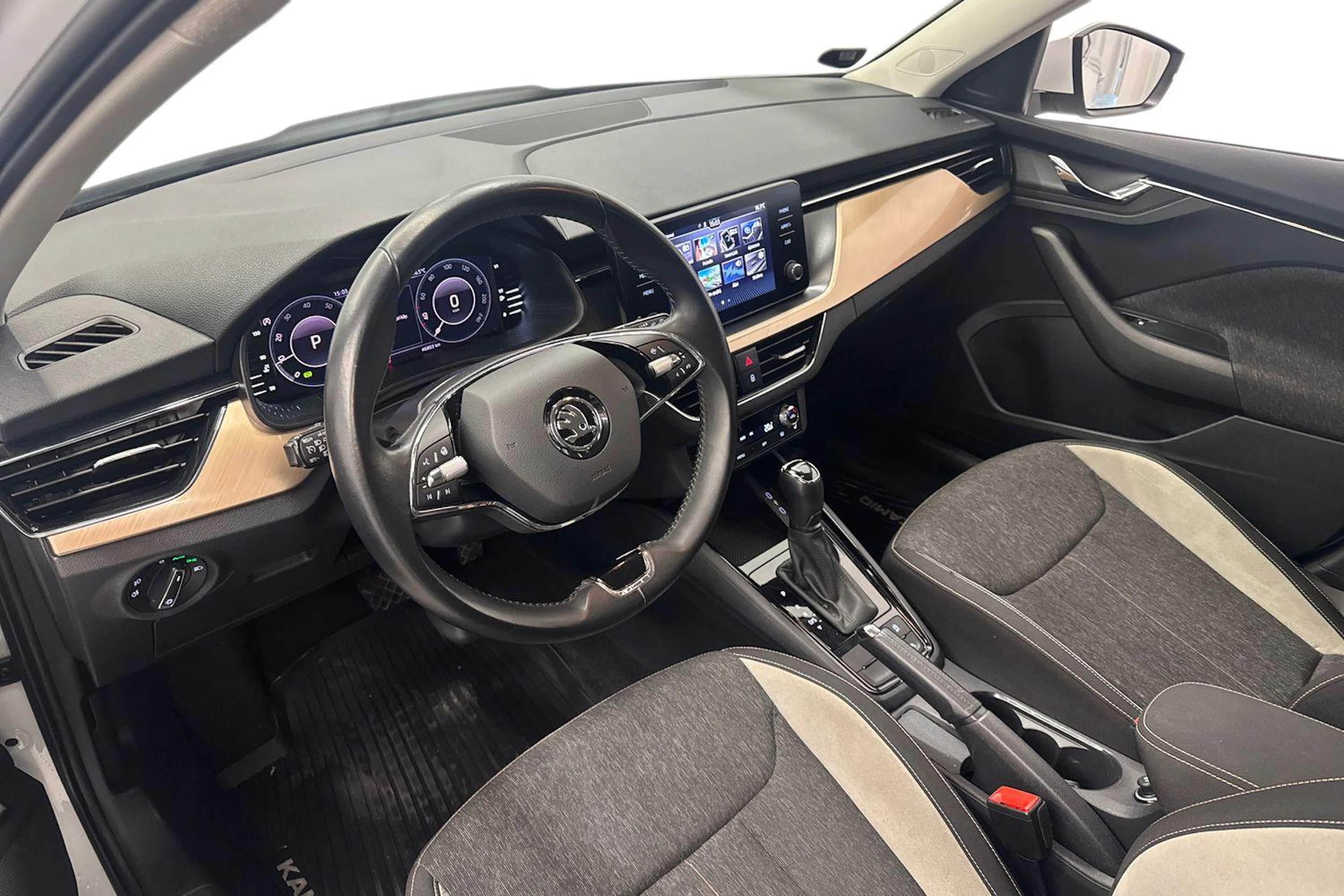 valkoinen Skoda Kamiq 2021 kuva 8.