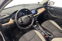 valkoinen Skoda Kamiq 2021 kuva 8.