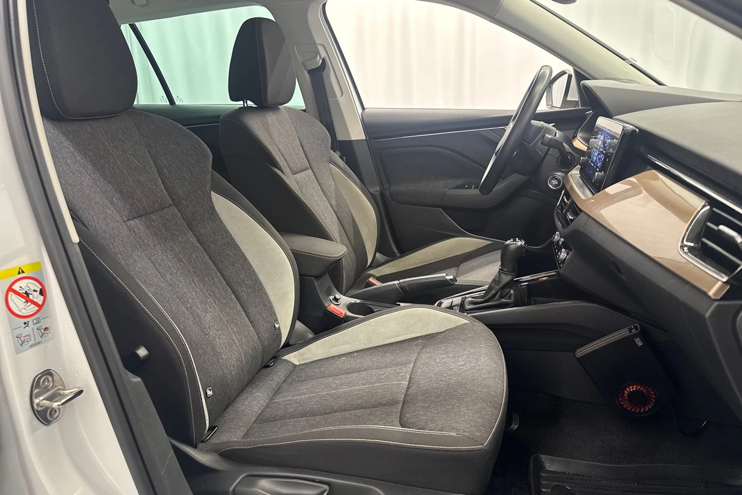 valkoinen Skoda Kamiq 2021 kuva 18.