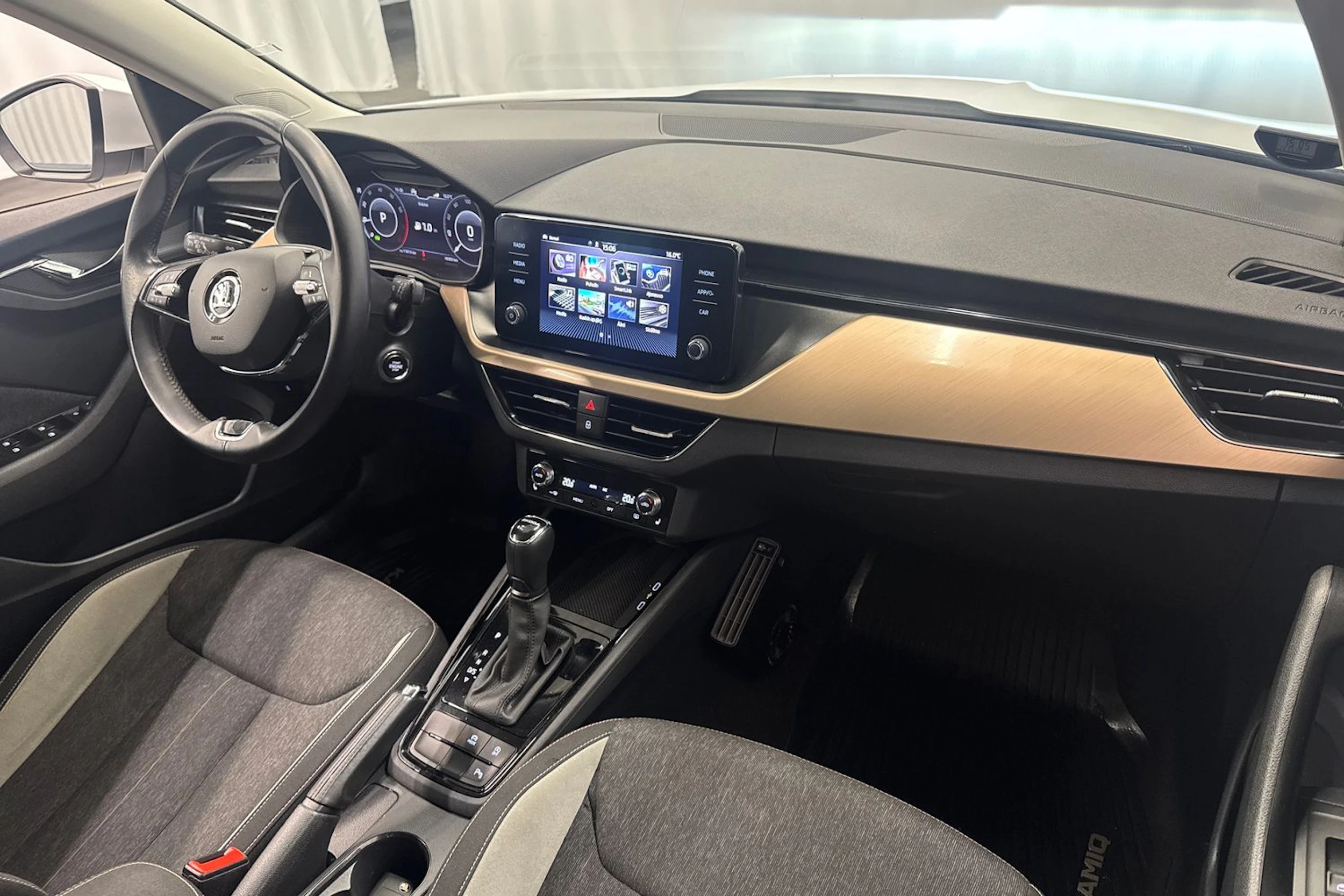 valkoinen Skoda Kamiq 2021 kuva 19.