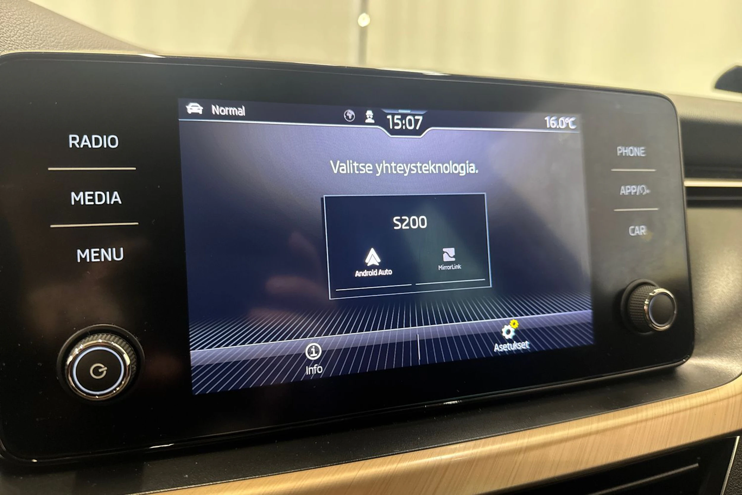 valkoinen Skoda Kamiq 2021 kuva 26.