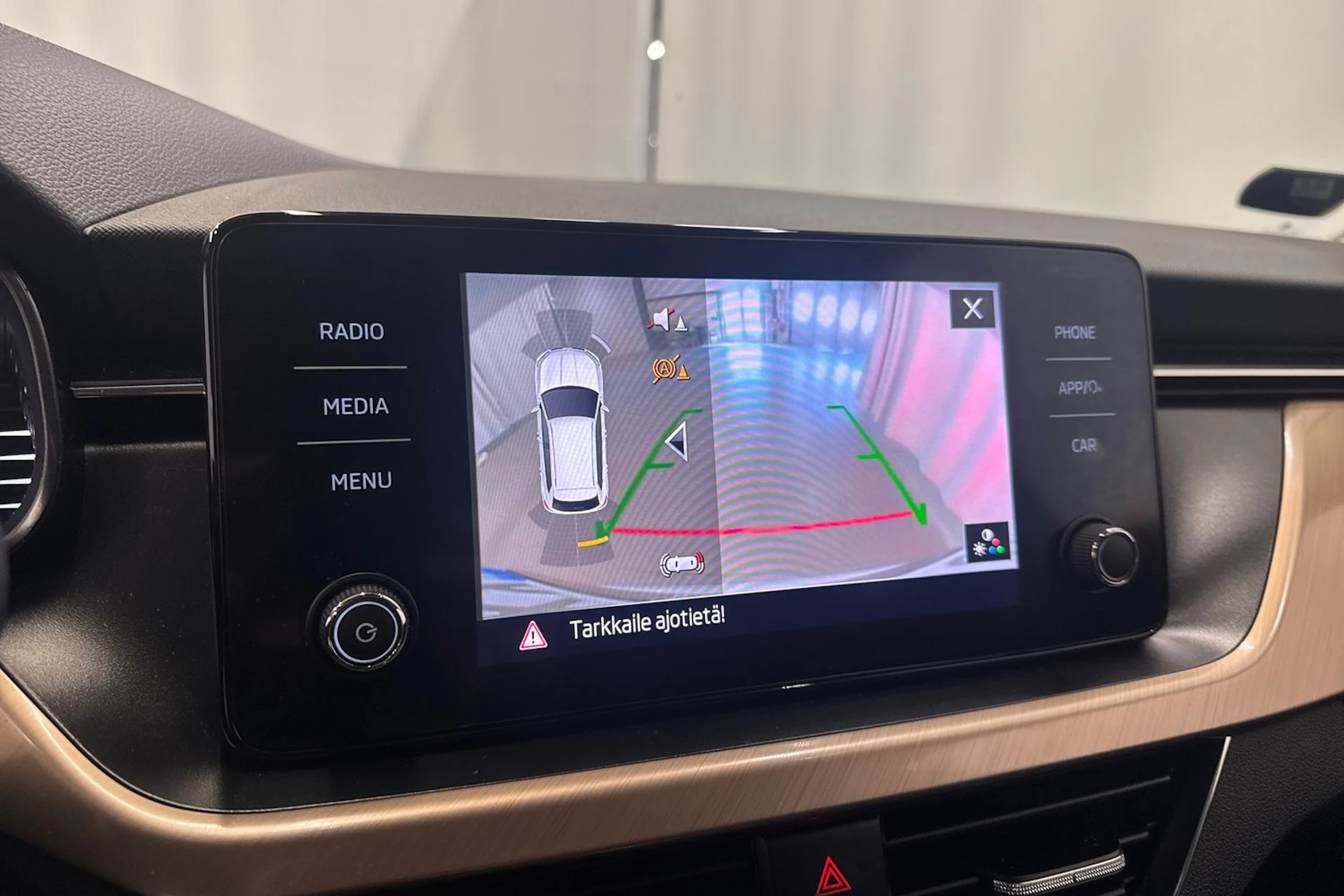 valkoinen Skoda Kamiq 2021 kuva 27.