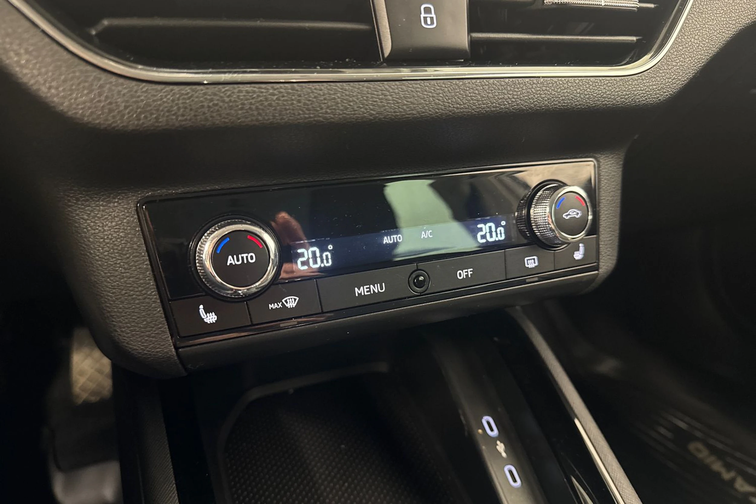 valkoinen Skoda Kamiq 2021 kuva 28.