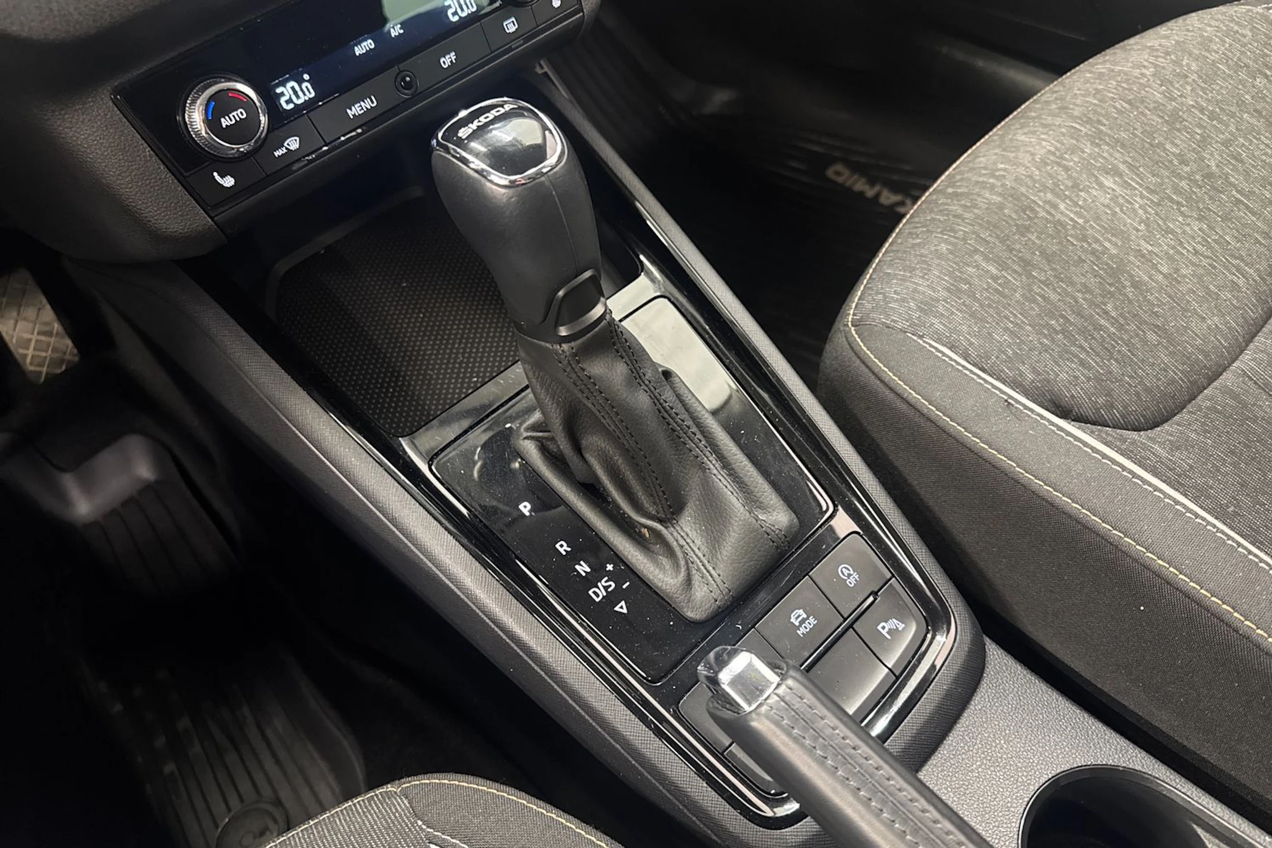 valkoinen Skoda Kamiq 2021 kuva 29.