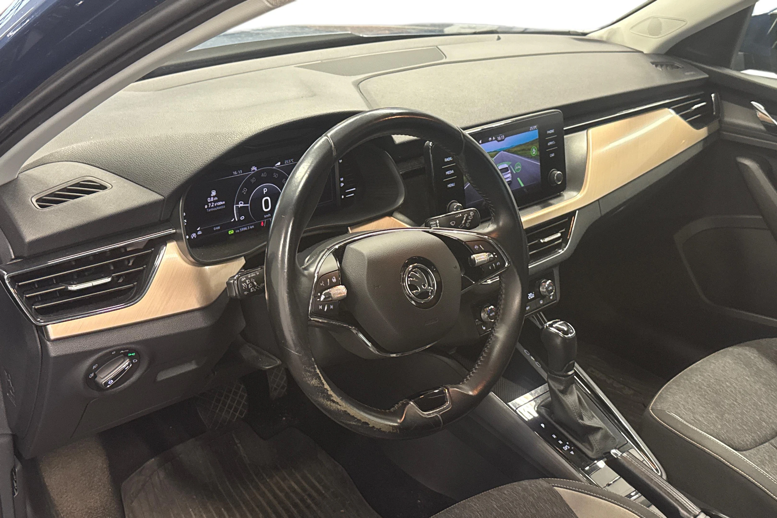 sininen Skoda Kamiq 2021 kuva 3.