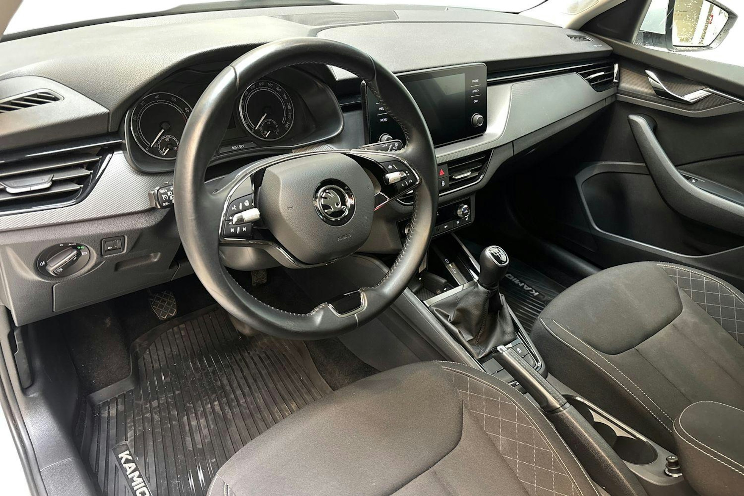 valkoinen Skoda Kamiq 2022 kuva 6.