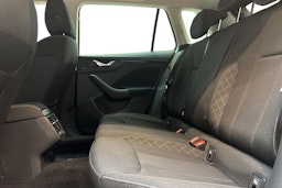 valkoinen Skoda Kamiq 2022 kuva 8.