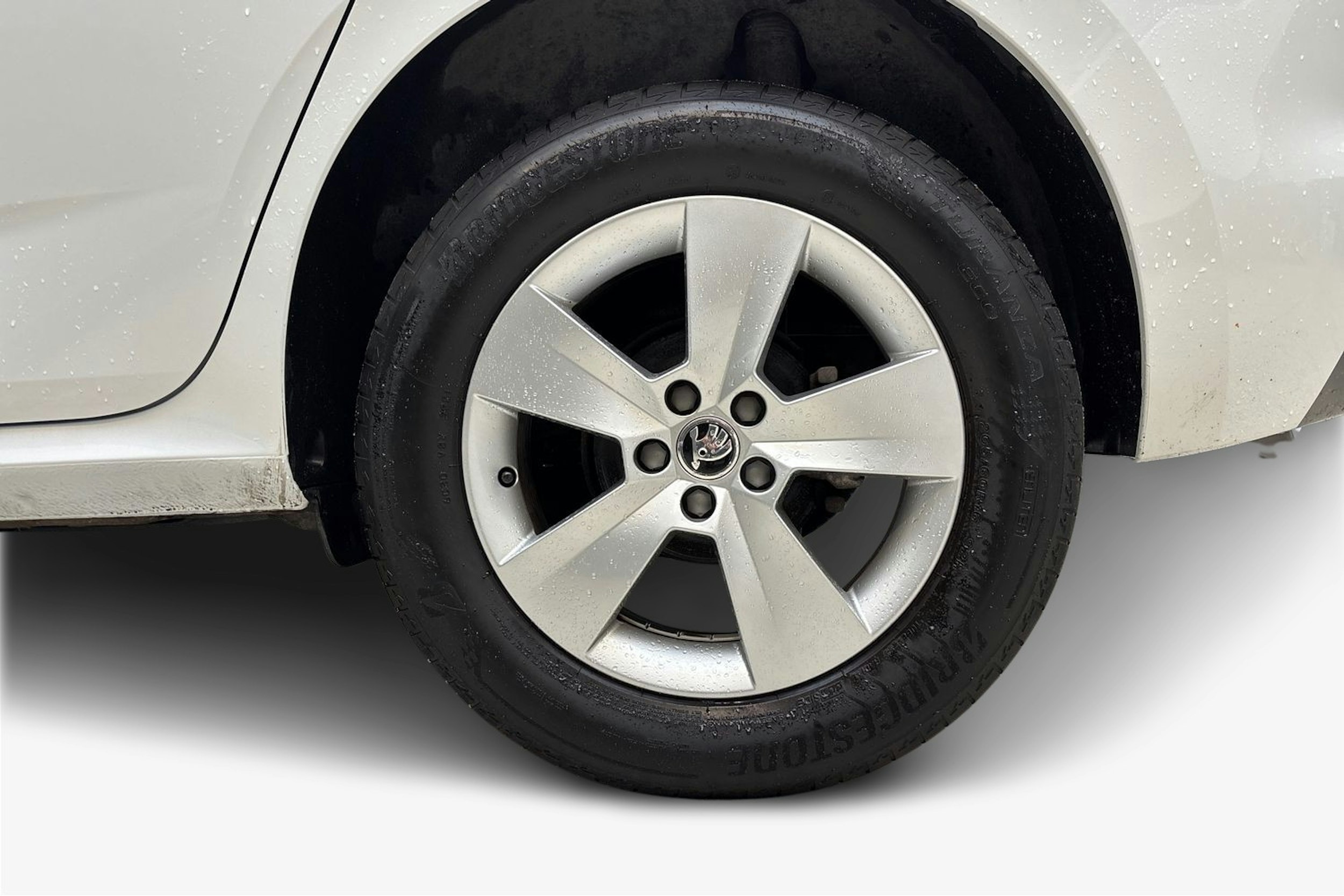 valkoinen Skoda Kamiq 2022 kuva 9.