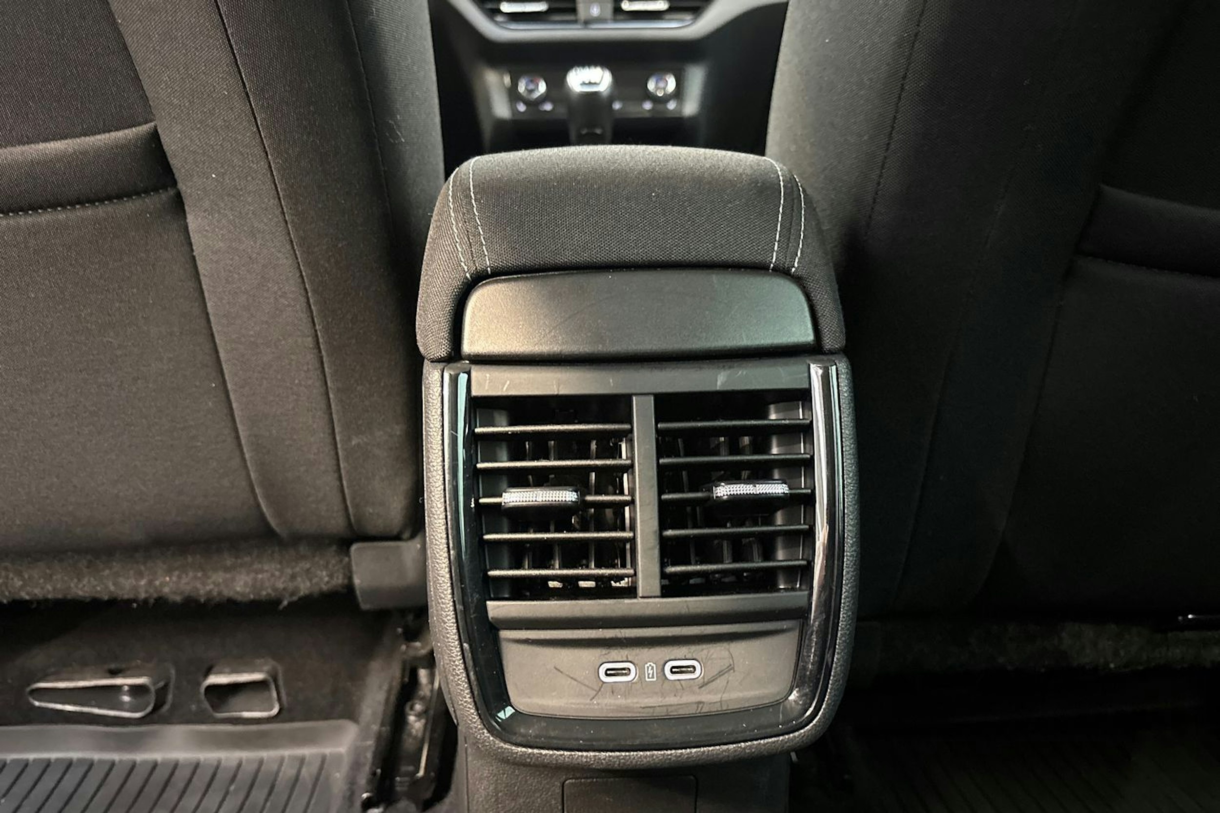 valkoinen Skoda Kamiq 2022 kuva 14.