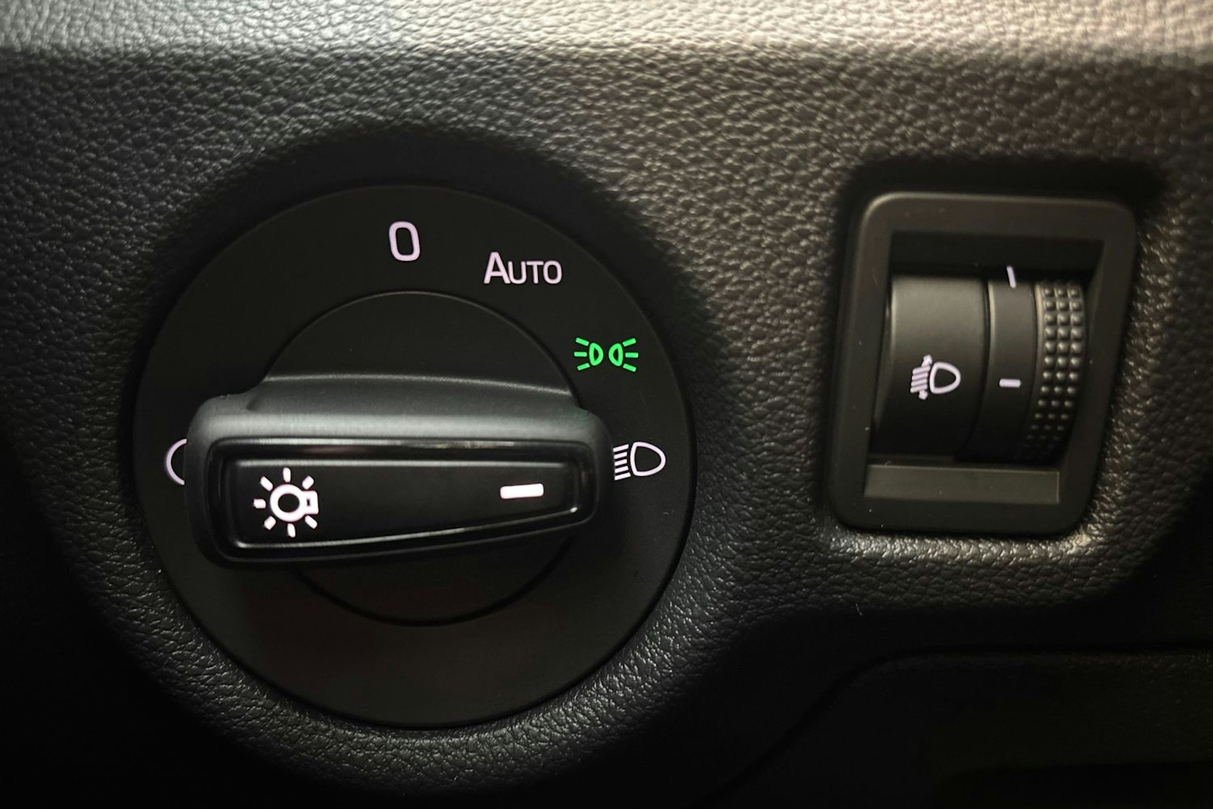 valkoinen Skoda Kamiq 2022 kuva 15.