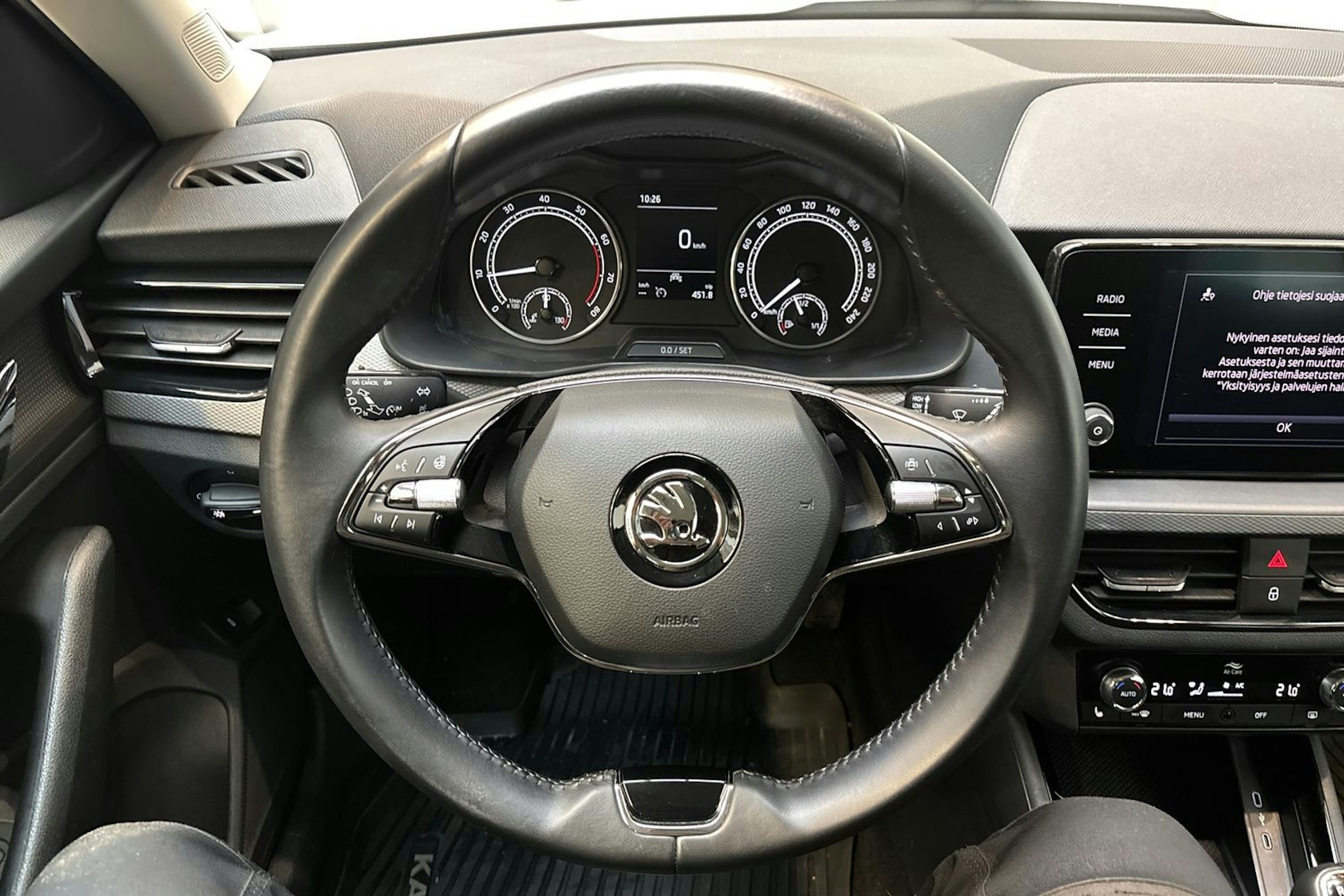 valkoinen Skoda Kamiq 2022 kuva 16.