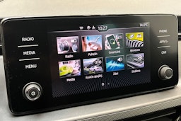 valkoinen Skoda Kamiq 2022 kuva 19.