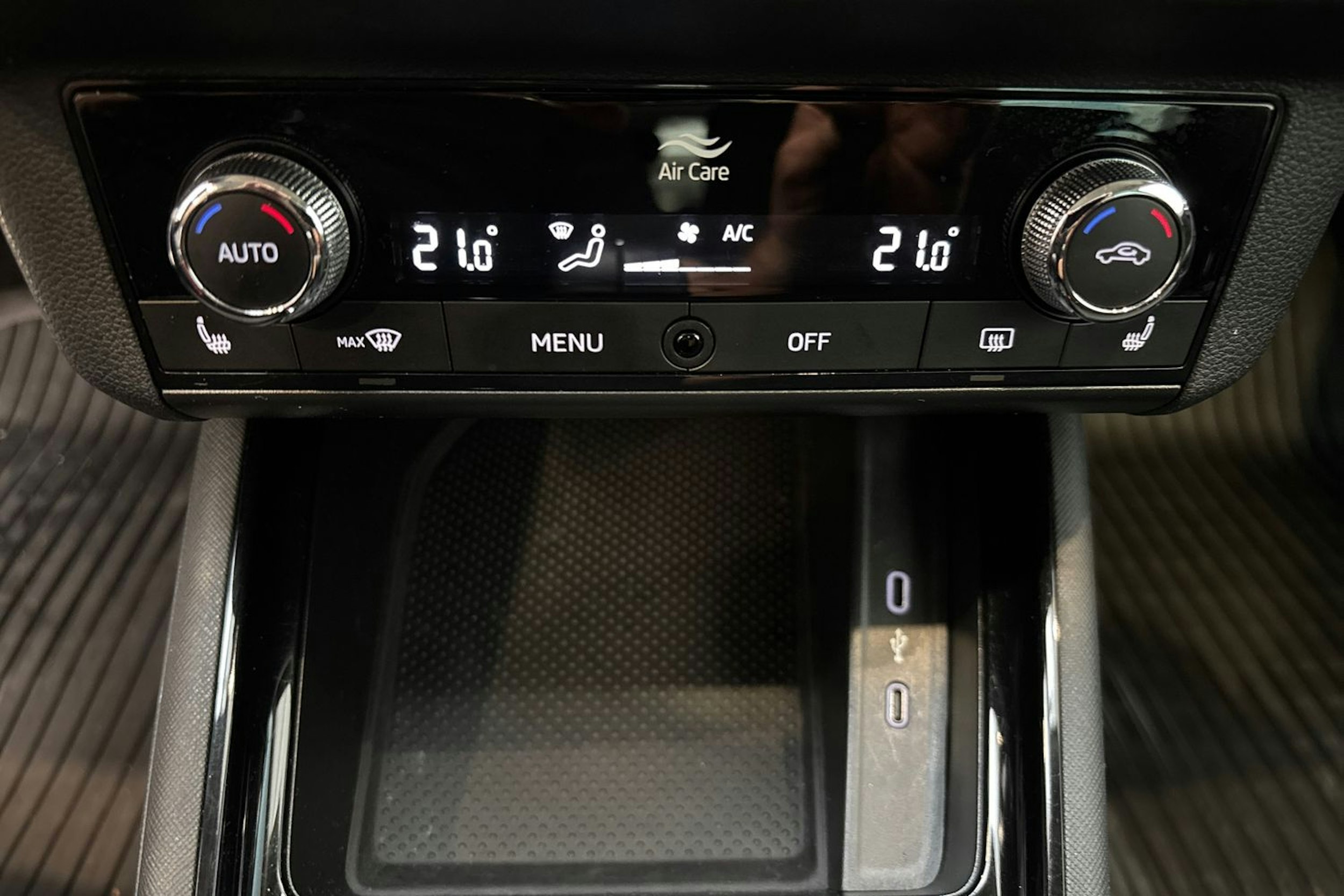valkoinen Skoda Kamiq 2022 kuva 22.