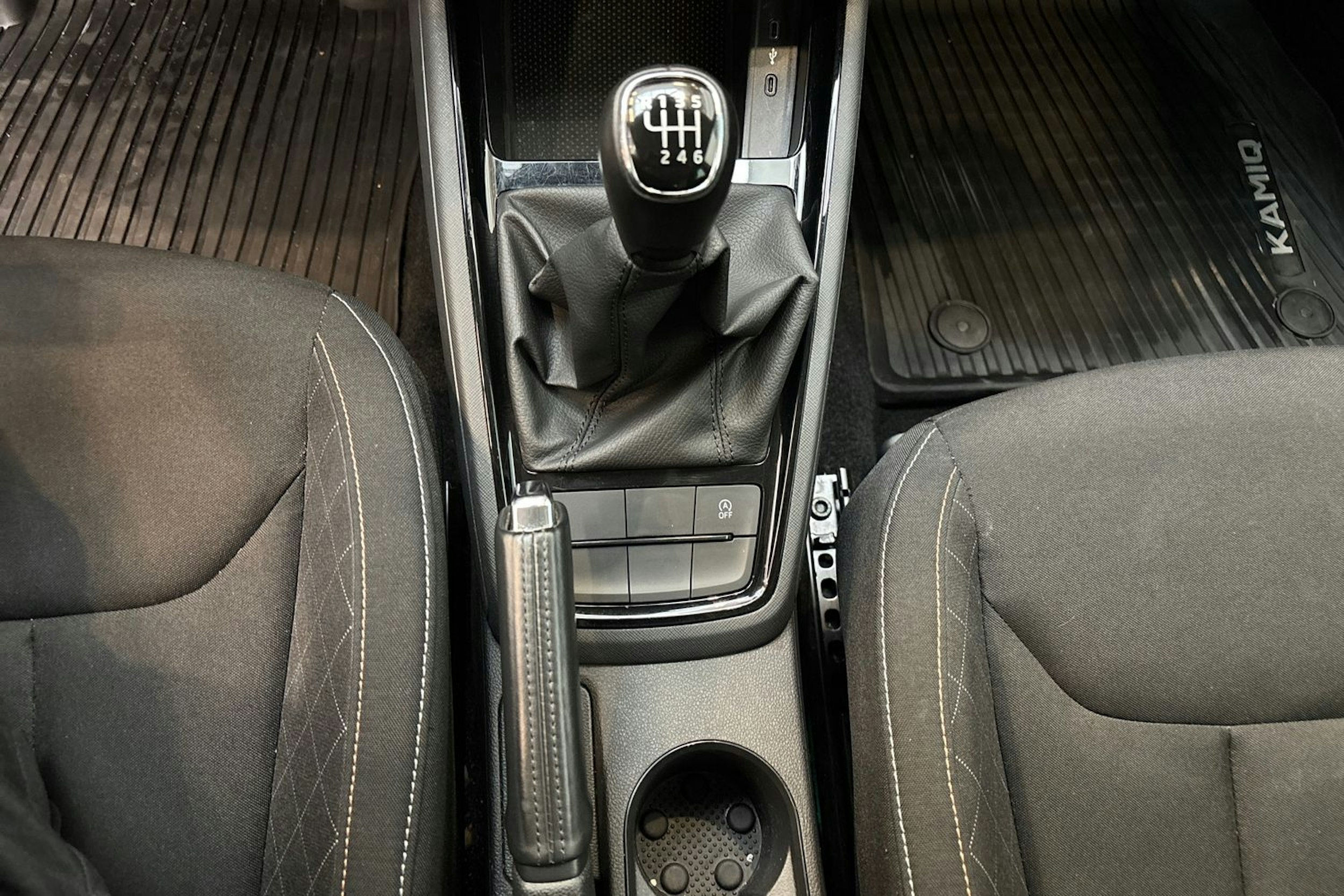 valkoinen Skoda Kamiq 2022 kuva 23.