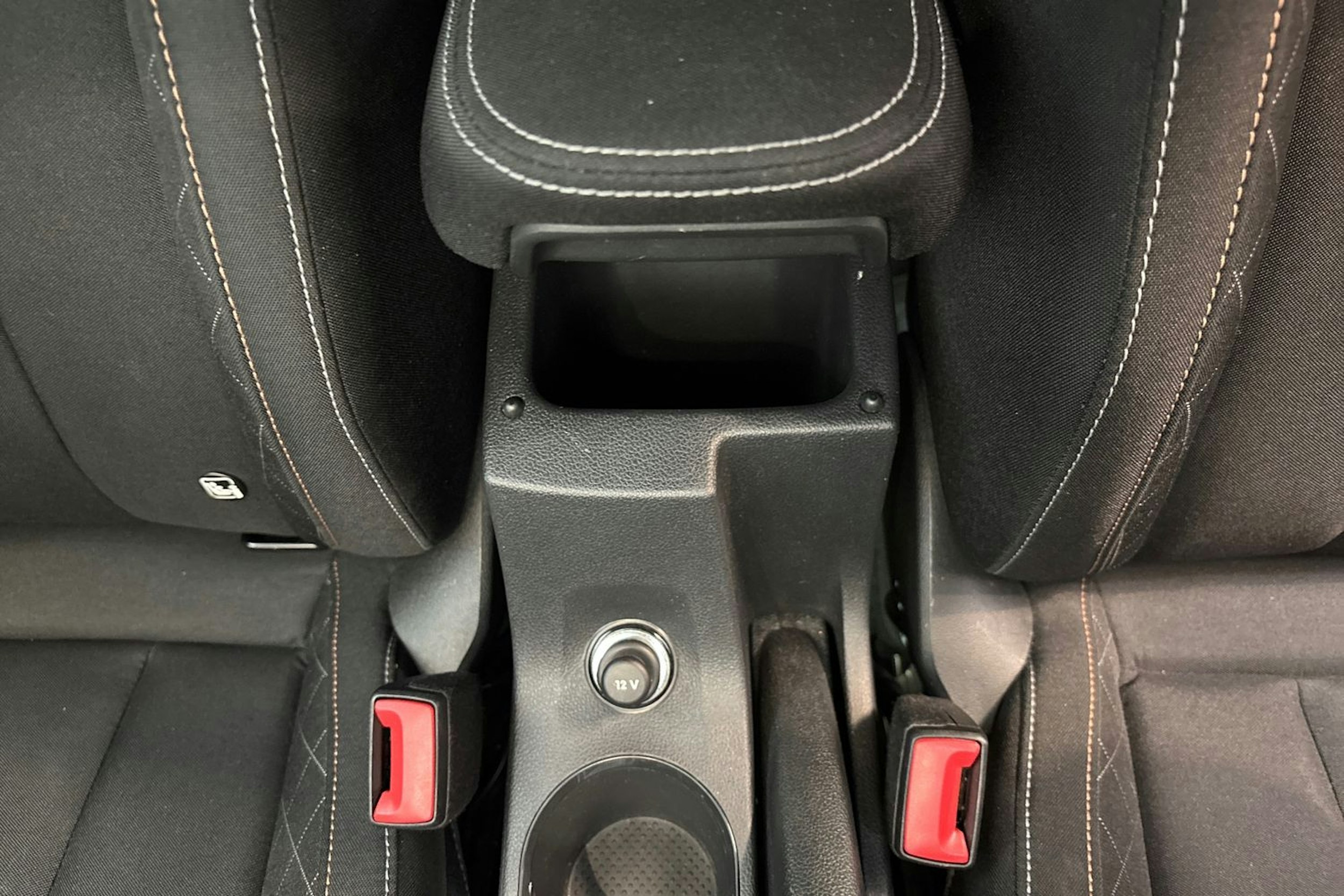 valkoinen Skoda Kamiq 2022 kuva 24.