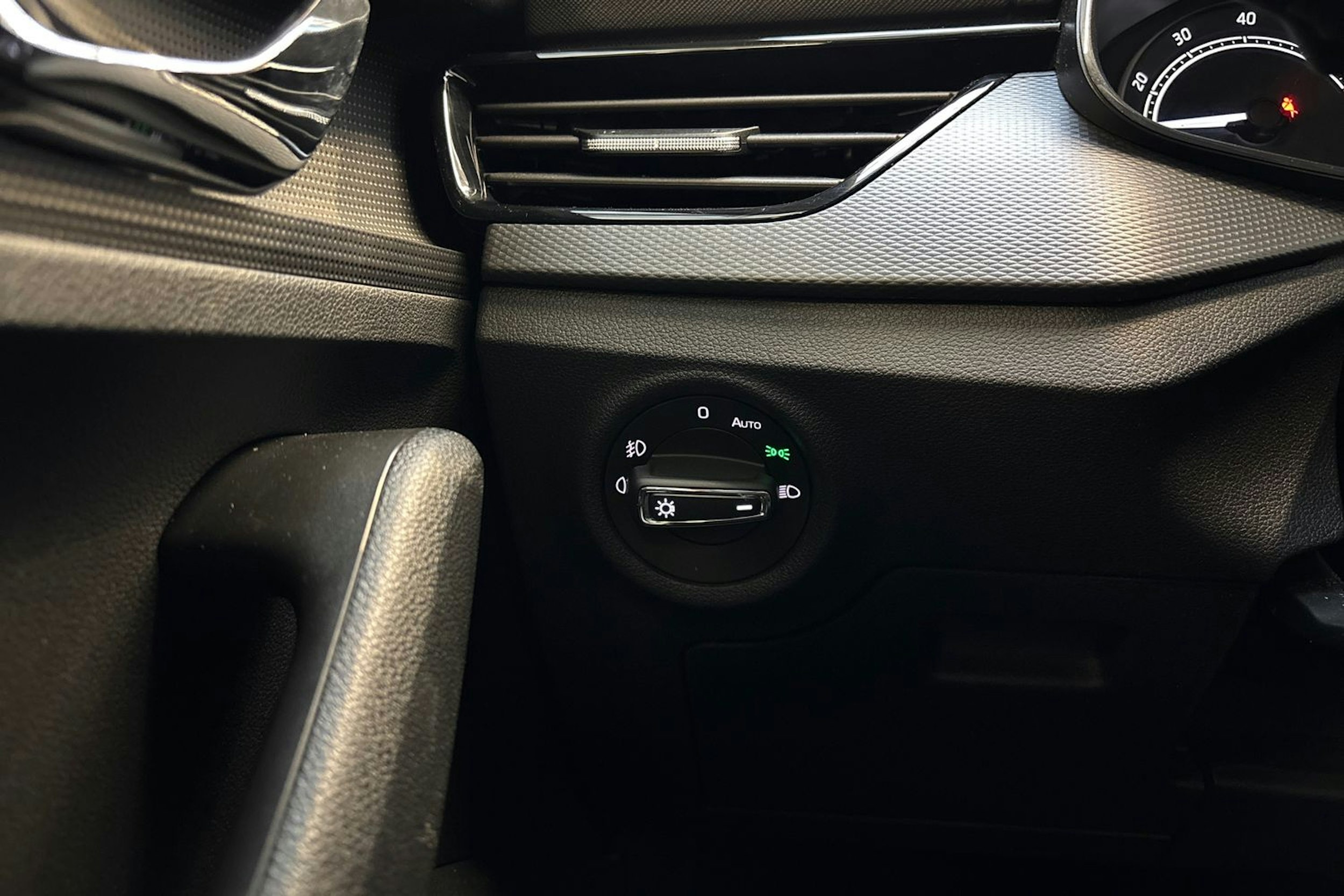 met. harmaa Skoda Kamiq 2022 kuva 17.