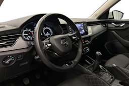 valkoinen Skoda Kamiq 2022 kuva 8.