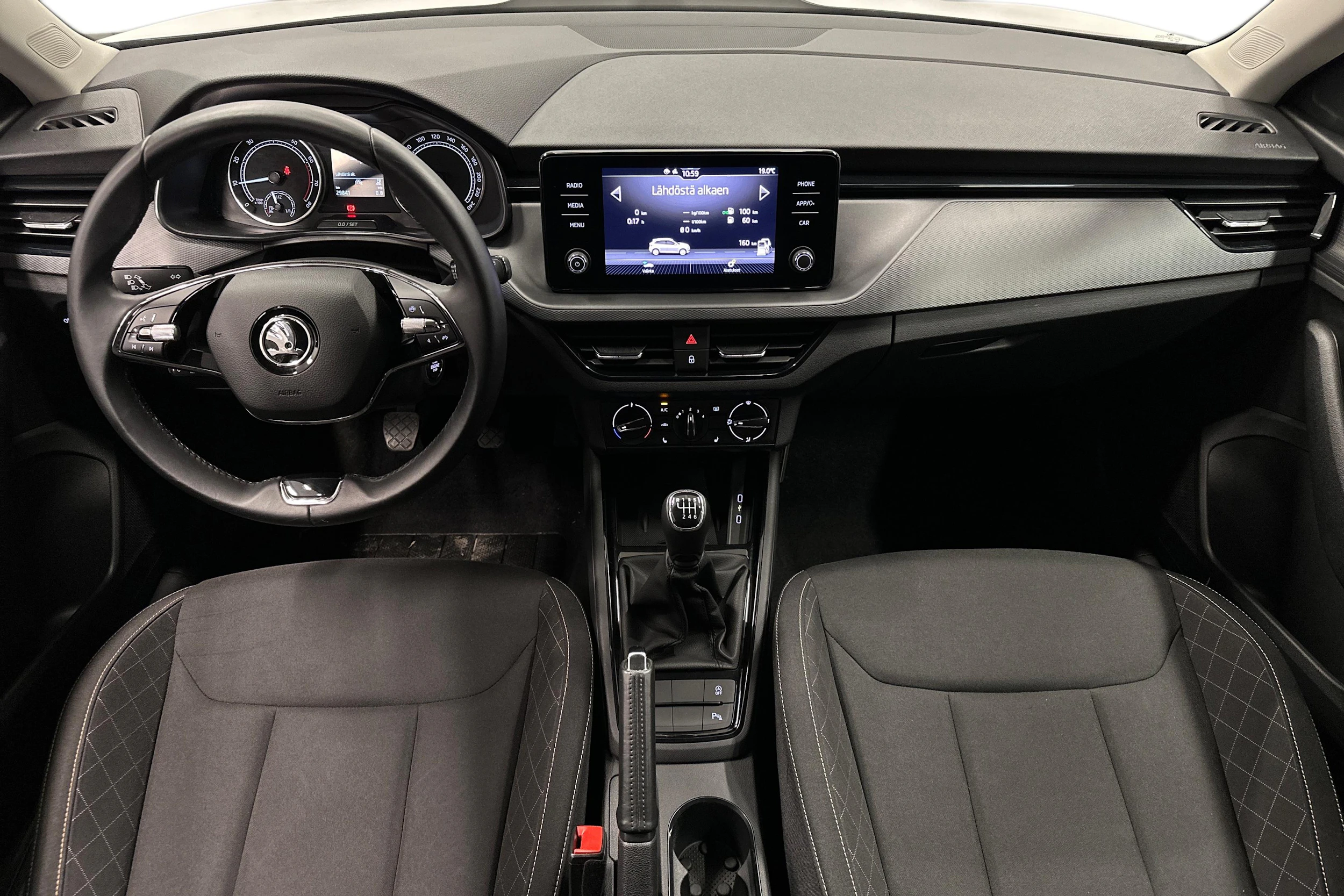 valkoinen Skoda Kamiq 2022 kuva 9.