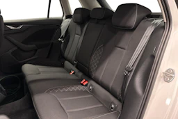 valkoinen Skoda Kamiq 2022 kuva 11.