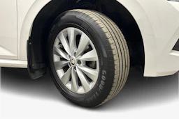 valkoinen Skoda Kamiq 2022 kuva 12.