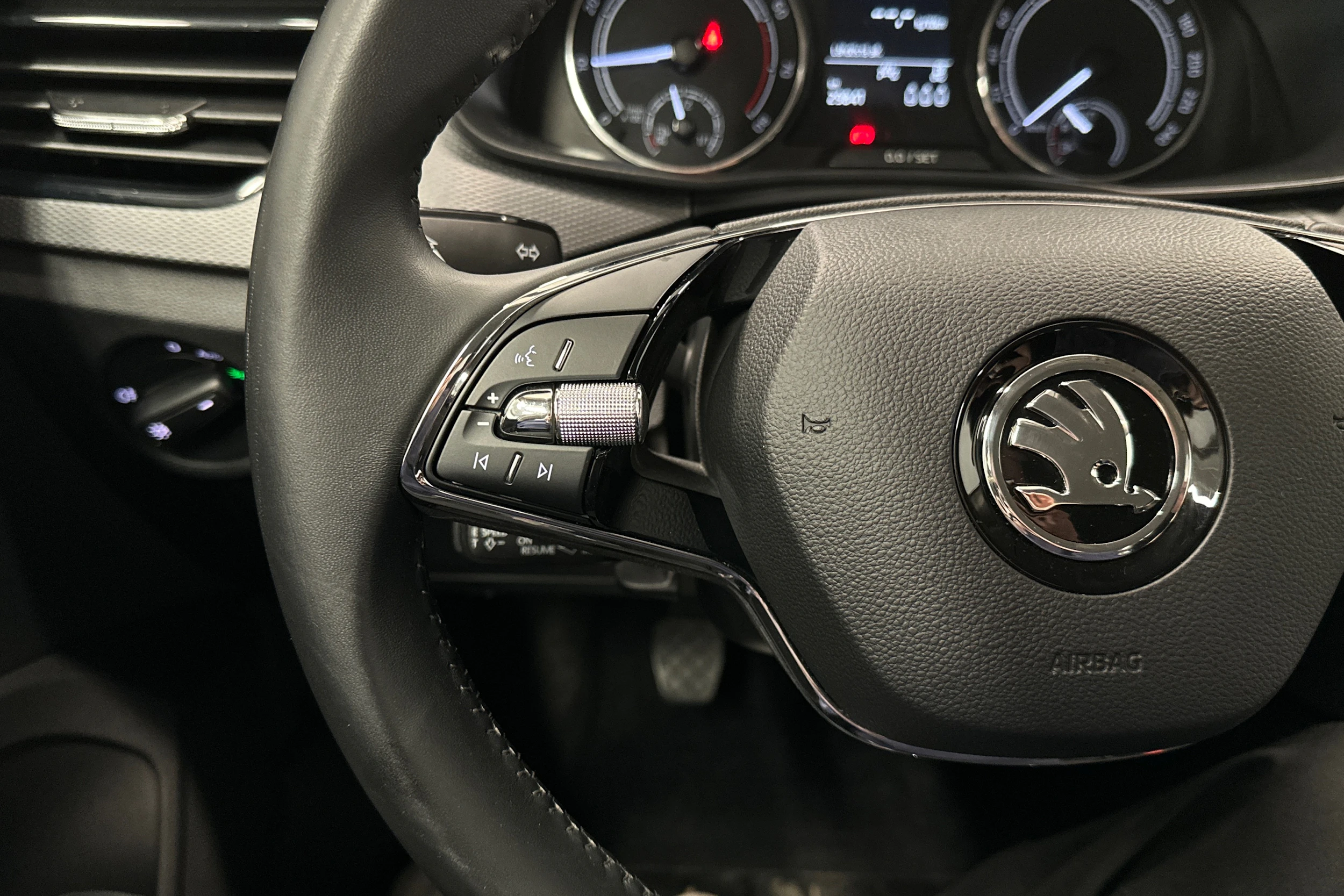 valkoinen Skoda Kamiq 2022 kuva 15.