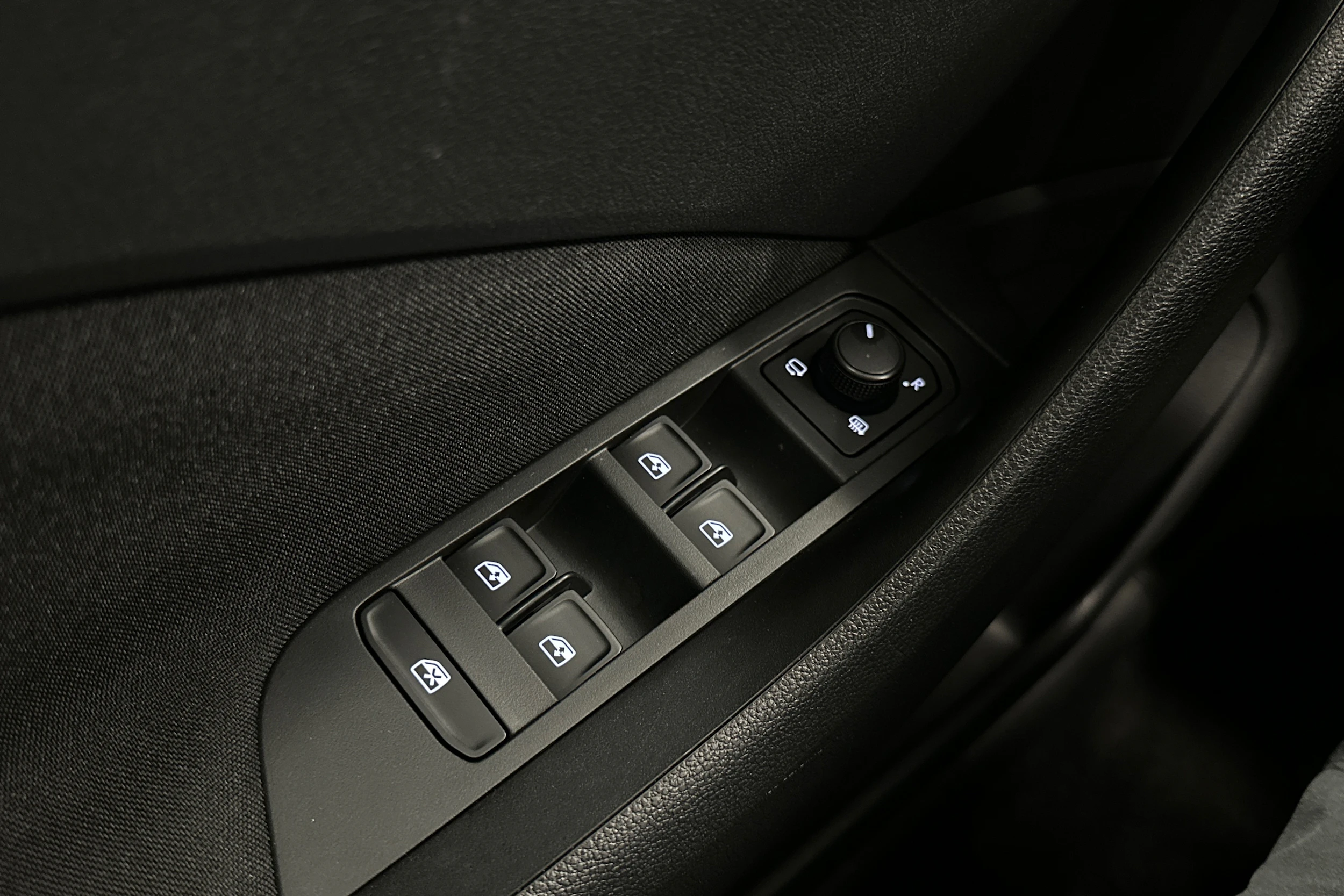 valkoinen Skoda Kamiq 2022 kuva 19.