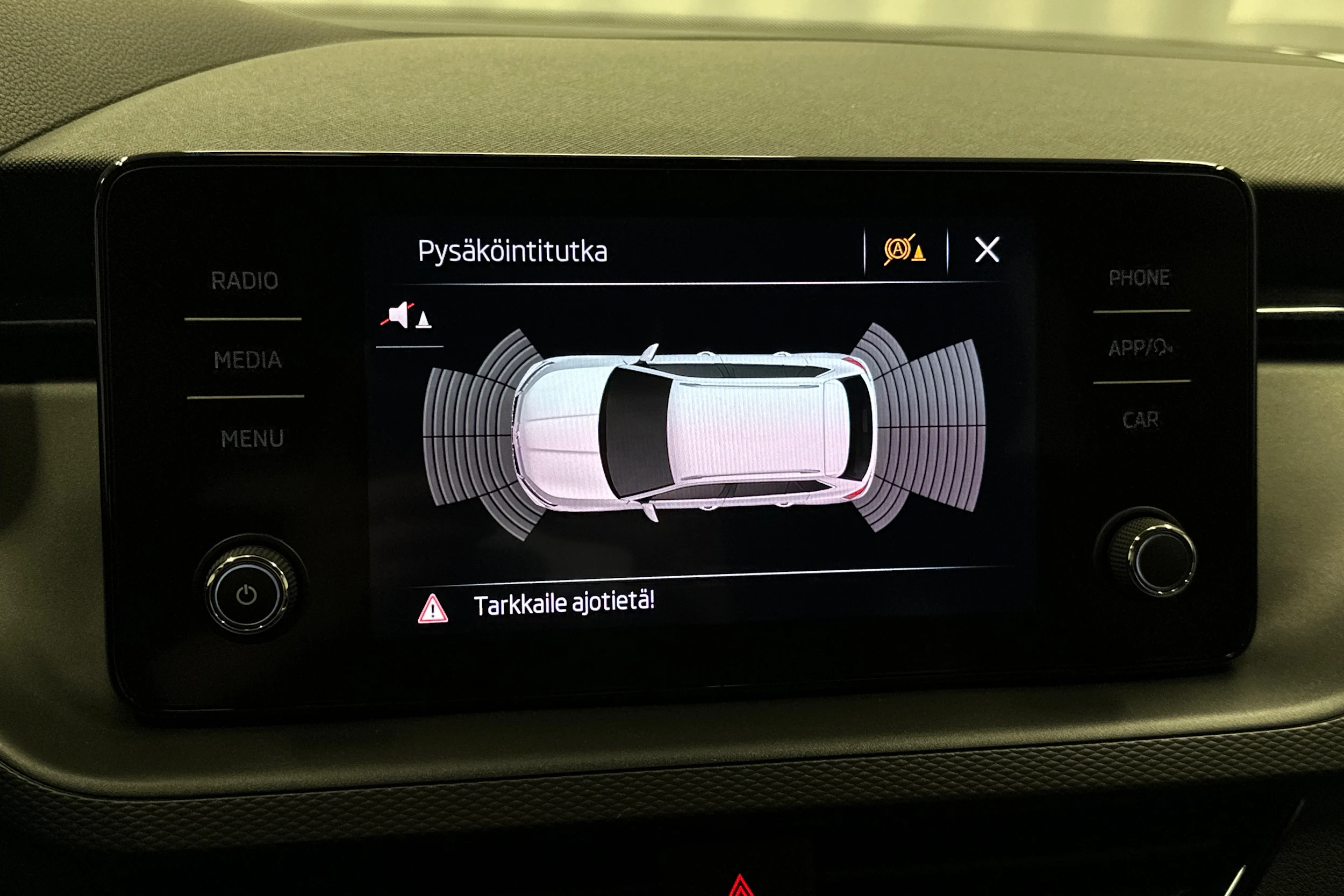 valkoinen Skoda Kamiq 2022 kuva 27.