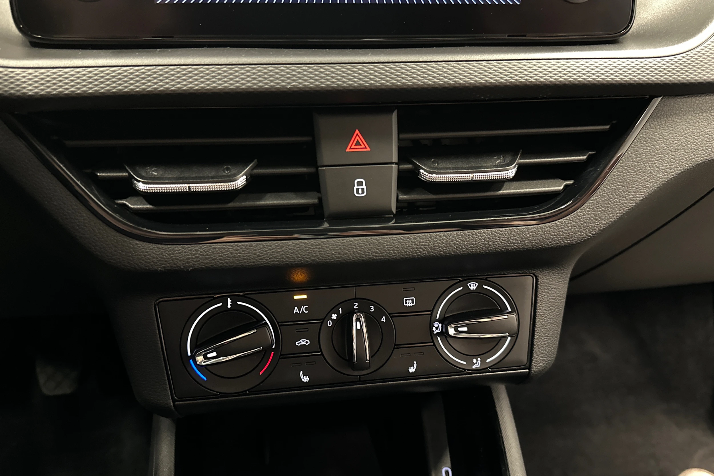 valkoinen Skoda Kamiq 2022 kuva 28.