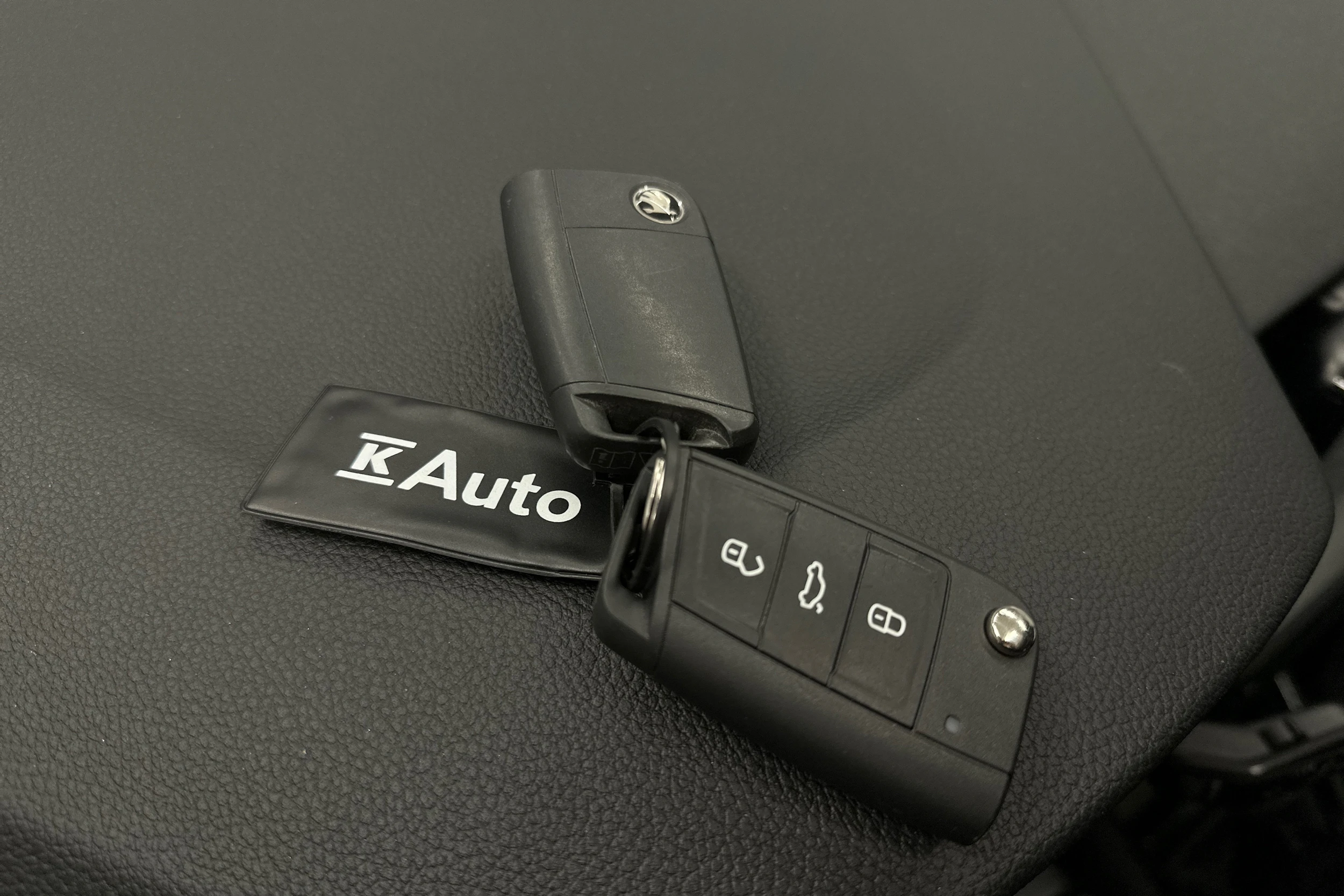 valkoinen Skoda Kamiq 2022 kuva 32.