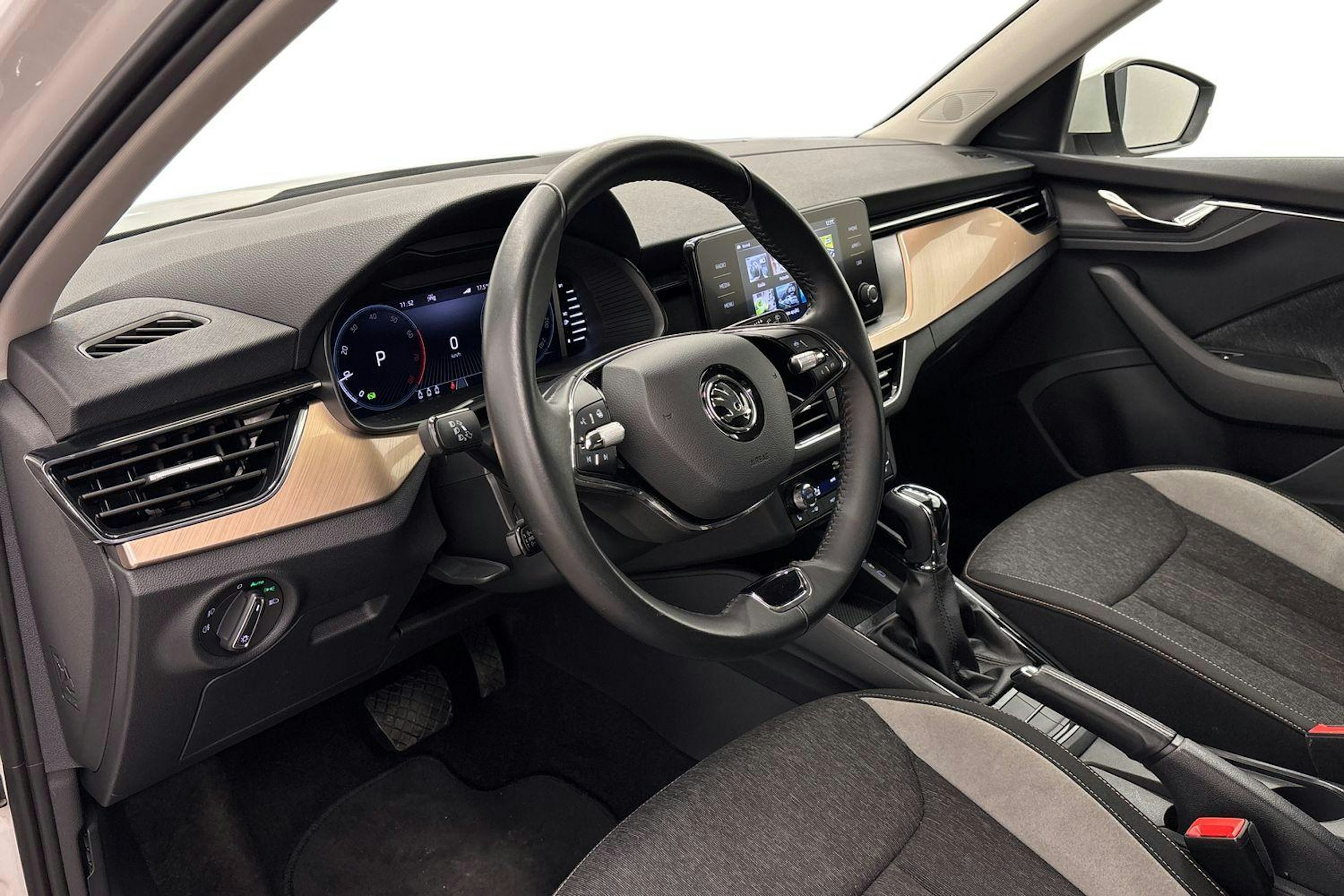 valkoinen Skoda Kamiq 2023 kuva 7.