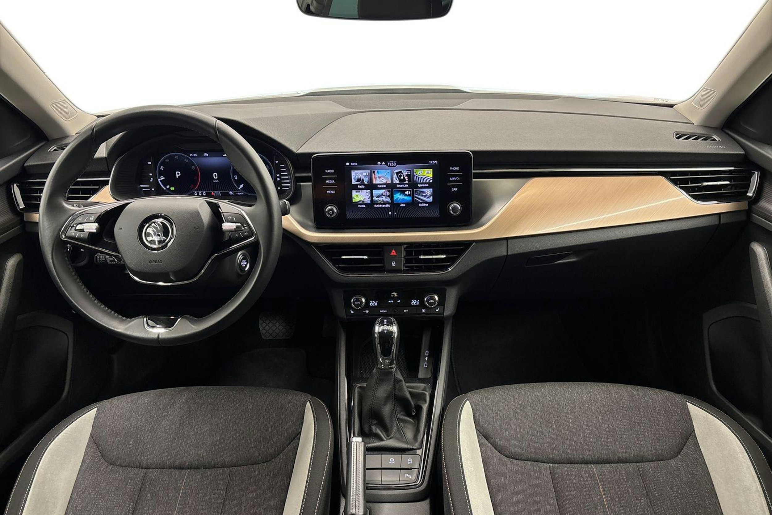 valkoinen Skoda Kamiq 2023 kuva 9.