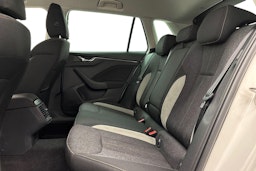 valkoinen Skoda Kamiq 2023 kuva 10.