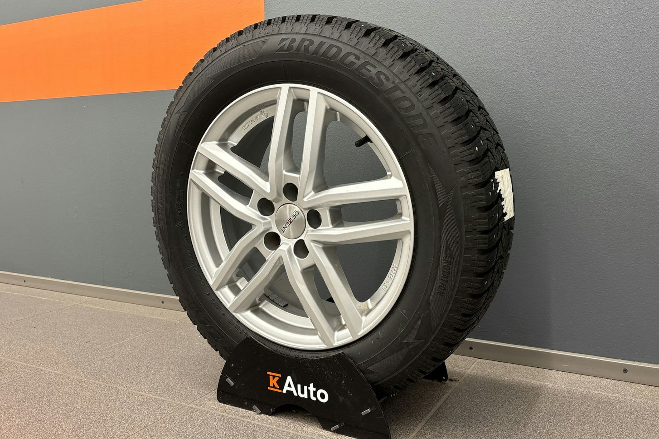 valkoinen Skoda Kamiq 2023 kuva 13.