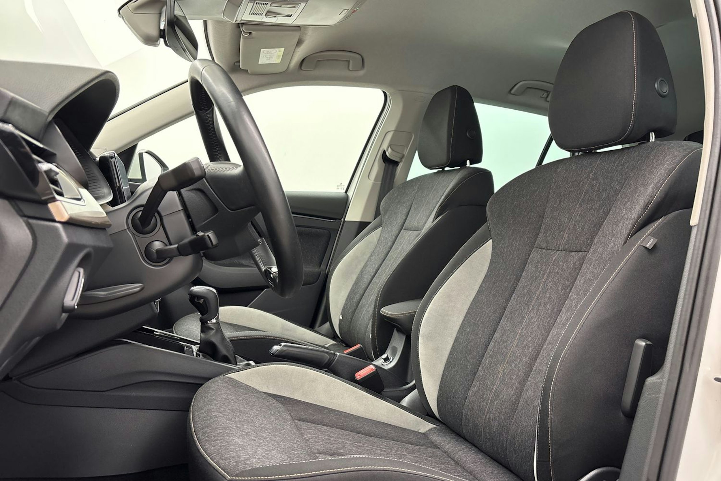 valkoinen Skoda Kamiq 2023 kuva 14.