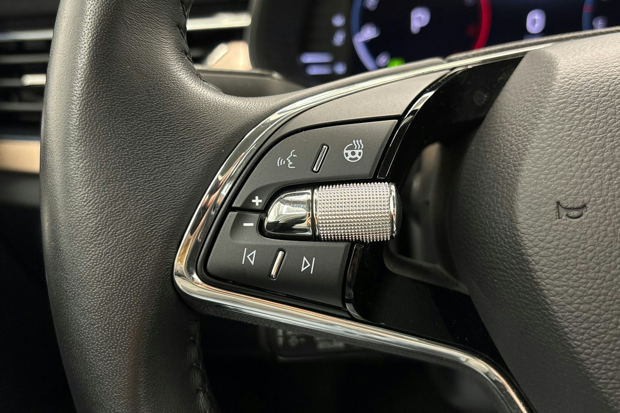 valkoinen Skoda Kamiq 2023 kuva 16.