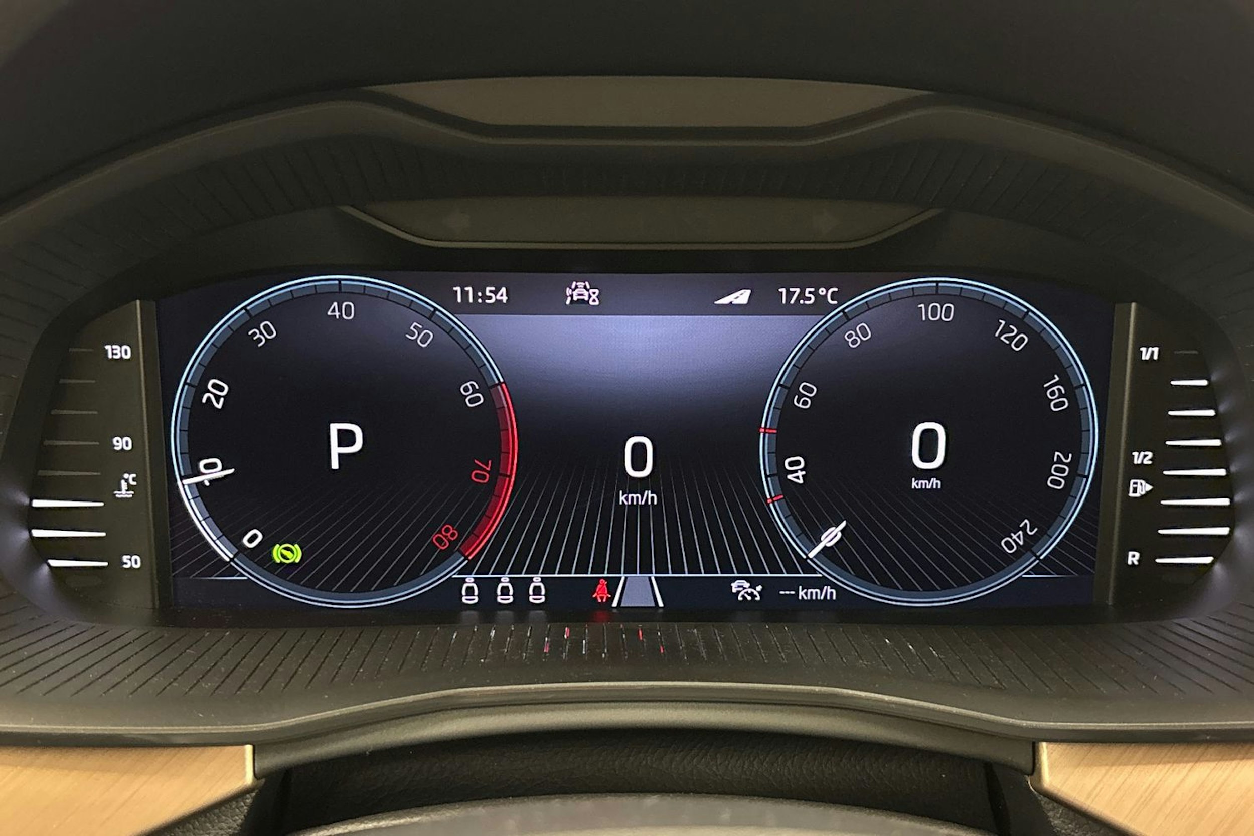 valkoinen Skoda Kamiq 2023 kuva 19.