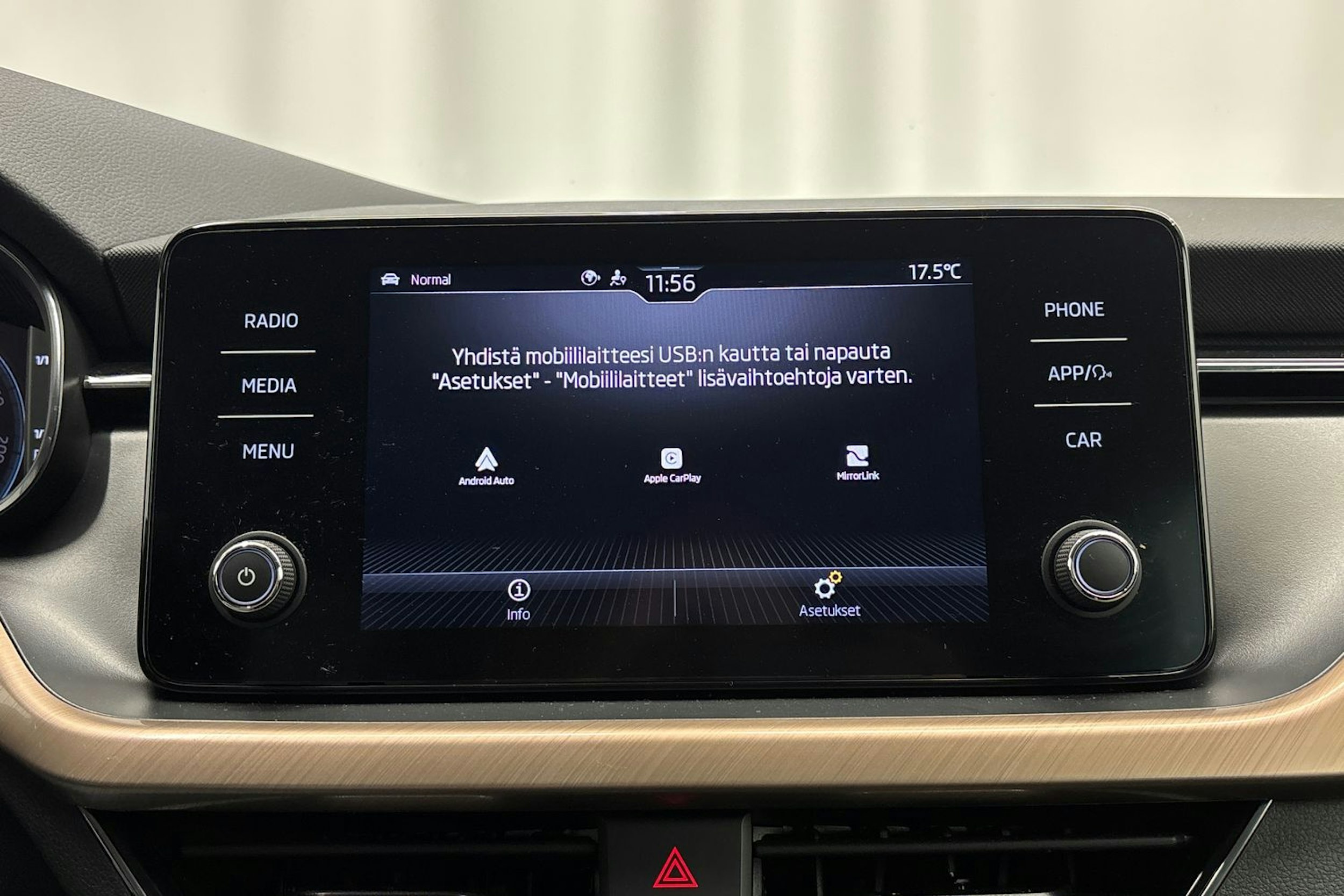 valkoinen Skoda Kamiq 2023 kuva 22.