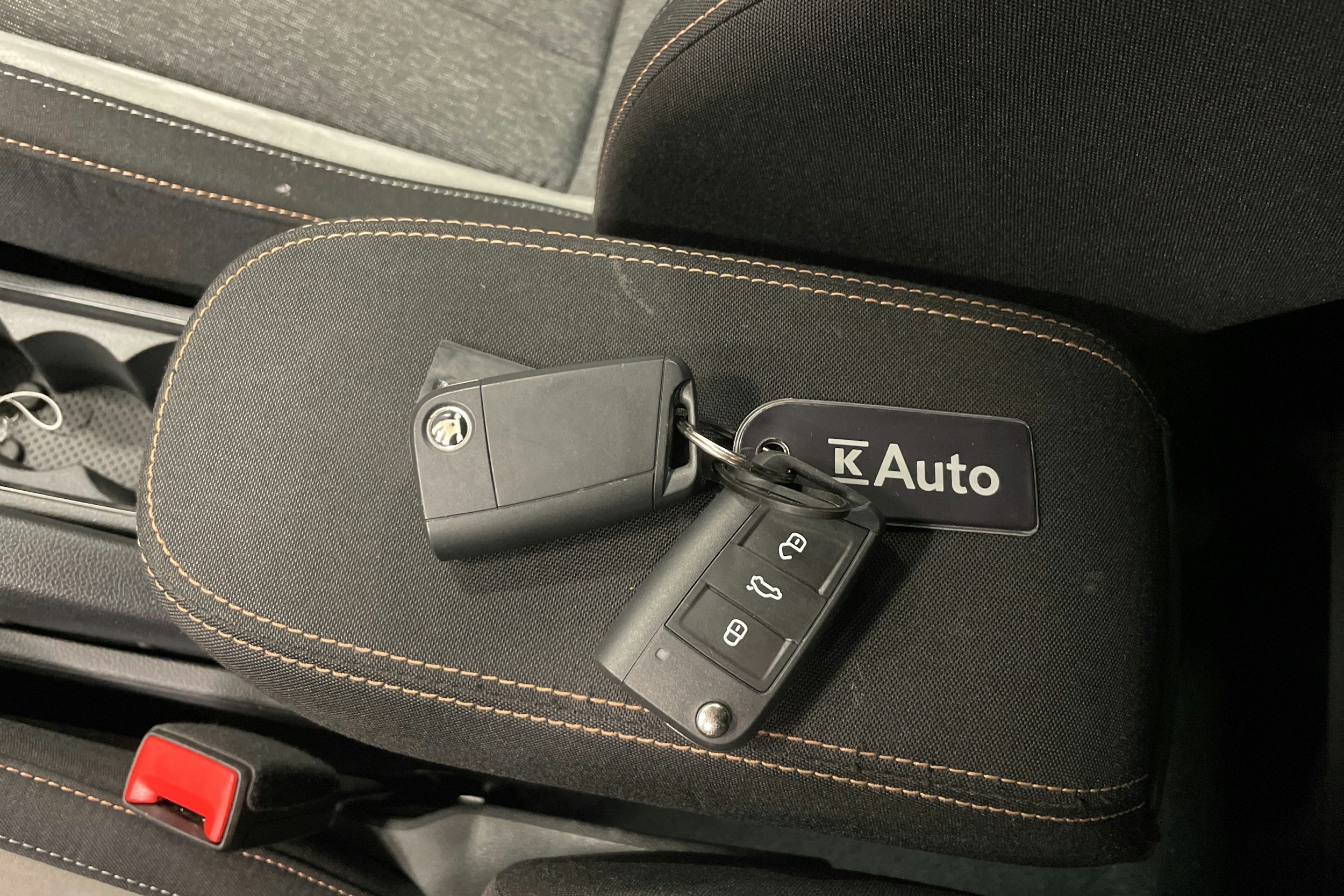 valkoinen Skoda Kamiq 2023 kuva 28.