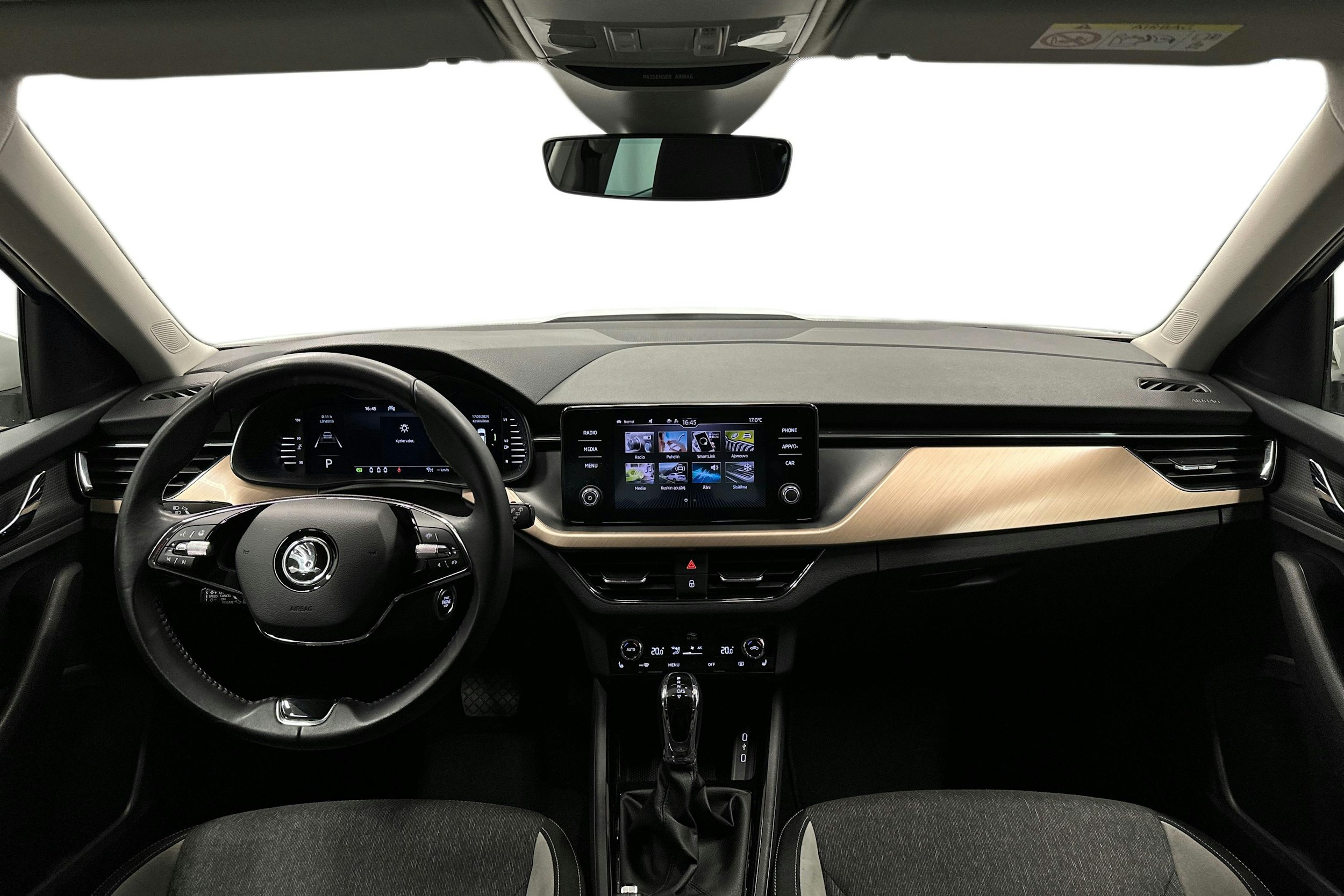 valkoinen Skoda Kamiq 2023 kuva 9.