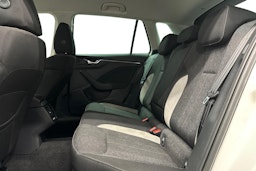 valkoinen Skoda Kamiq 2023 kuva 10.