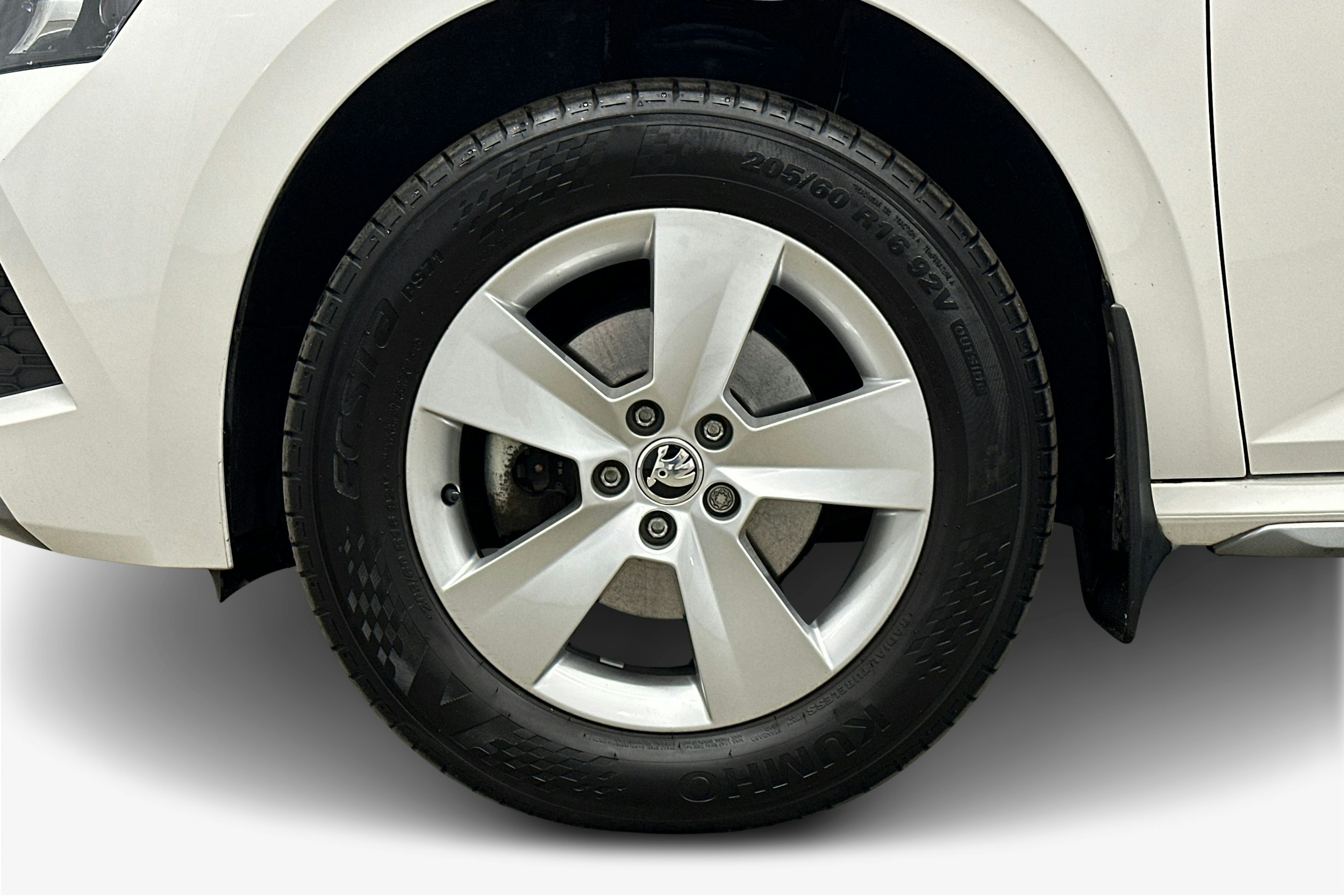 valkoinen Skoda Kamiq 2023 kuva 11.