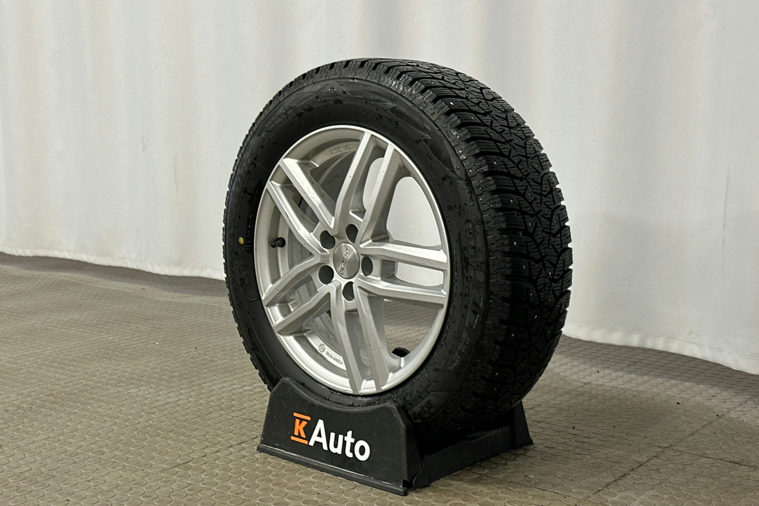 valkoinen Skoda Kamiq 2023 kuva 13.