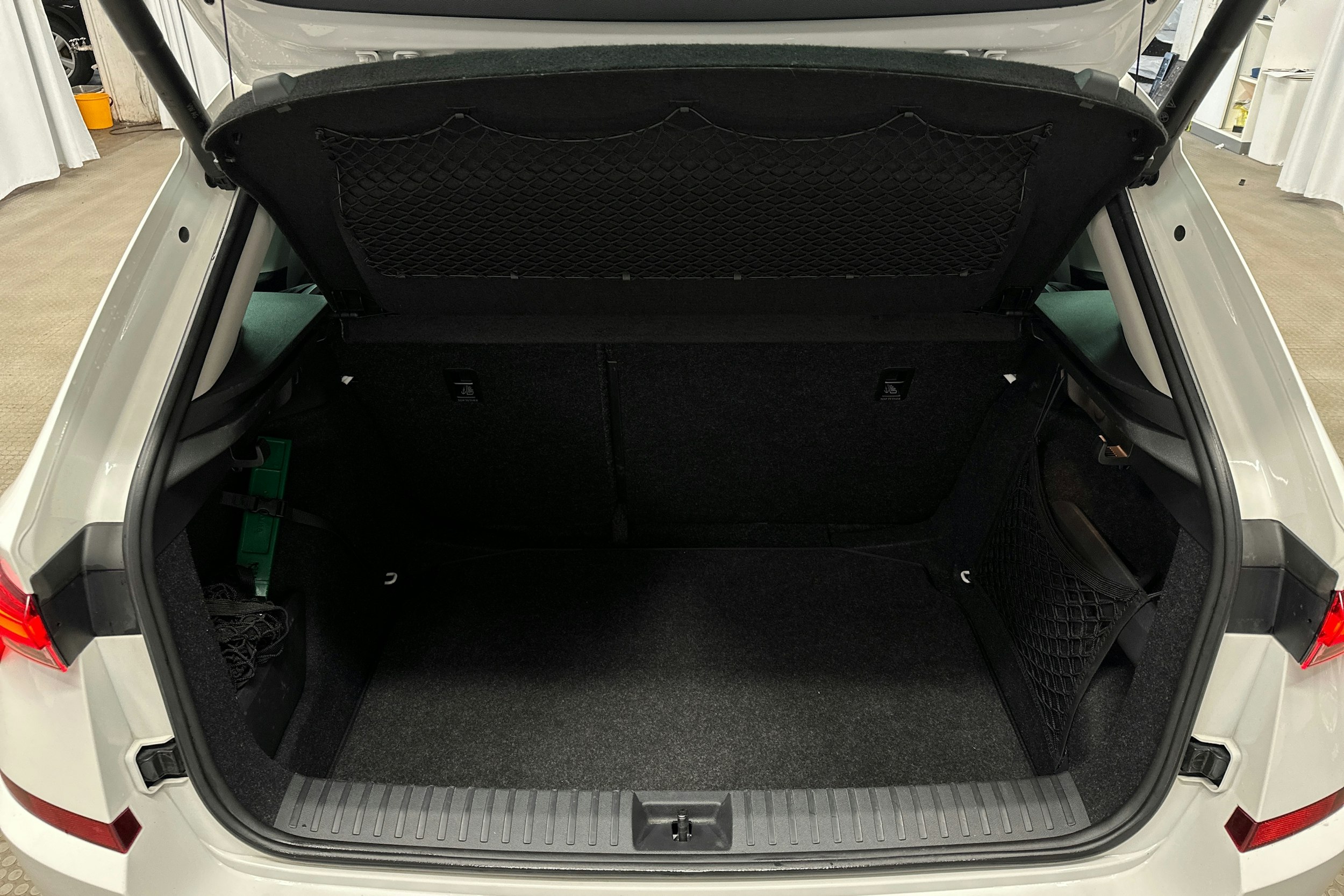 valkoinen Skoda Kamiq 2023 kuva 14.