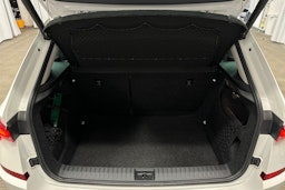 valkoinen Skoda Kamiq 2023 kuva 14.